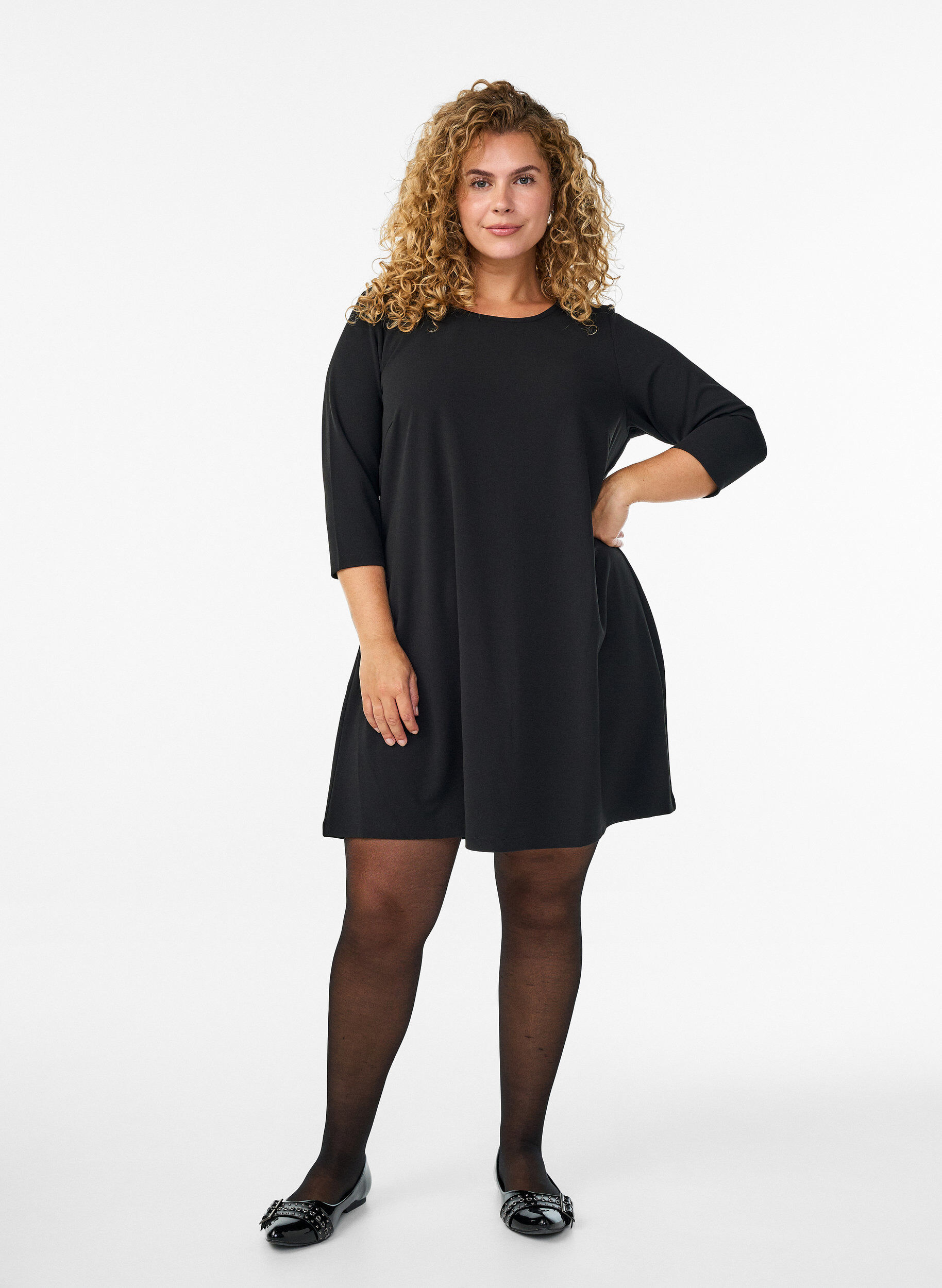 Zizzi FLASH - Robe courte &eacute;vas&eacute;e &agrave; manches 3/4, Noir, Model image number 1