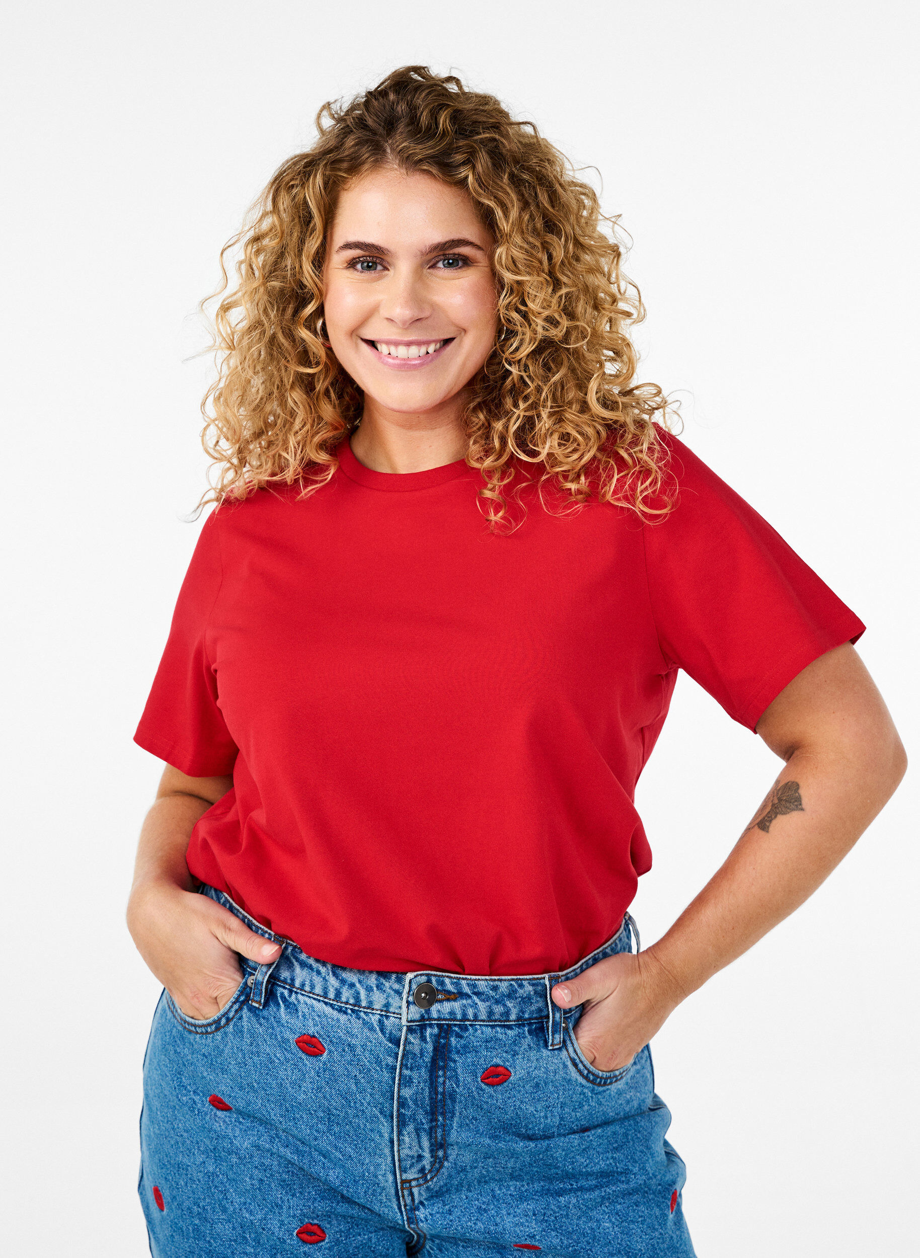 Zizzi T-Shirt aus Bio-Baumwolle mit Rundhalsausschnitt, Salsa, Model image number 0