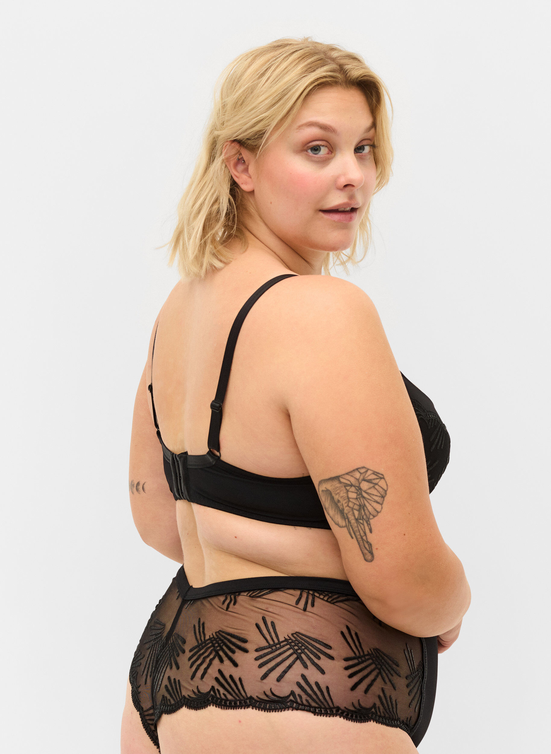 Zizzi Soutien-gorge &agrave; armatures avec rembourrage et dentelle, Black, Model image number 1