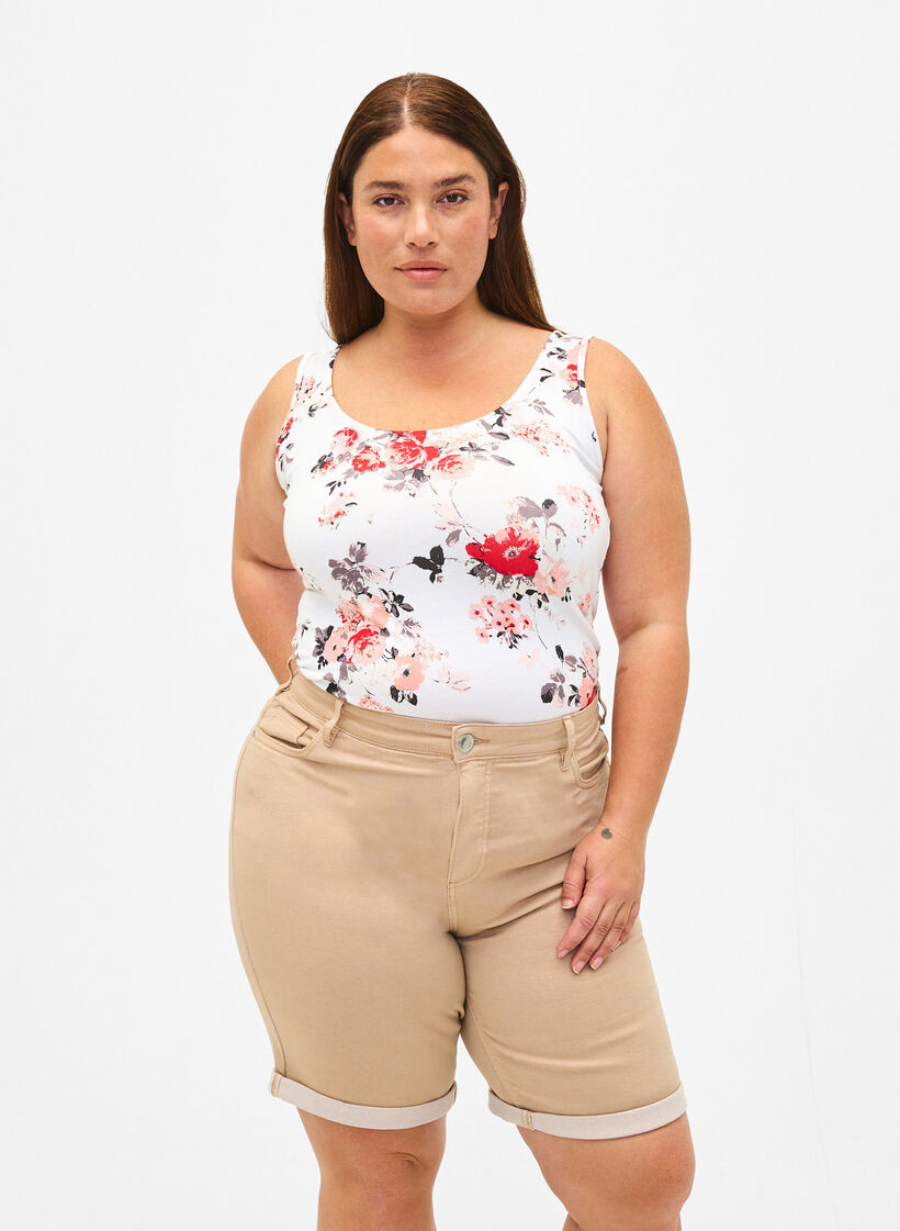 Eng anliegende Denim-Shorts mit hoher Taille, Nomad, Model image number 0