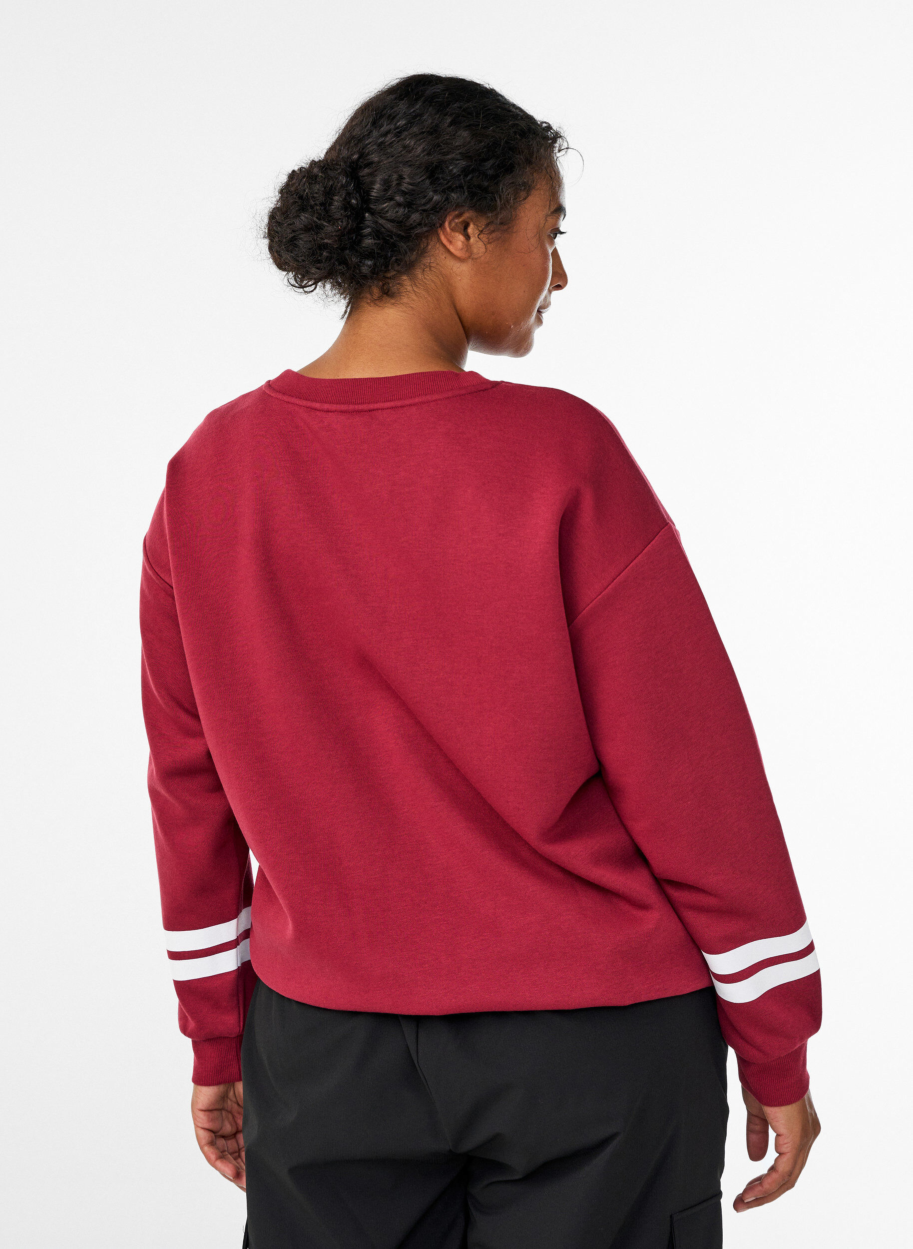 Zizzi Sweatshirt avec d&eacute;tail statement, Rouge, Model image number 2