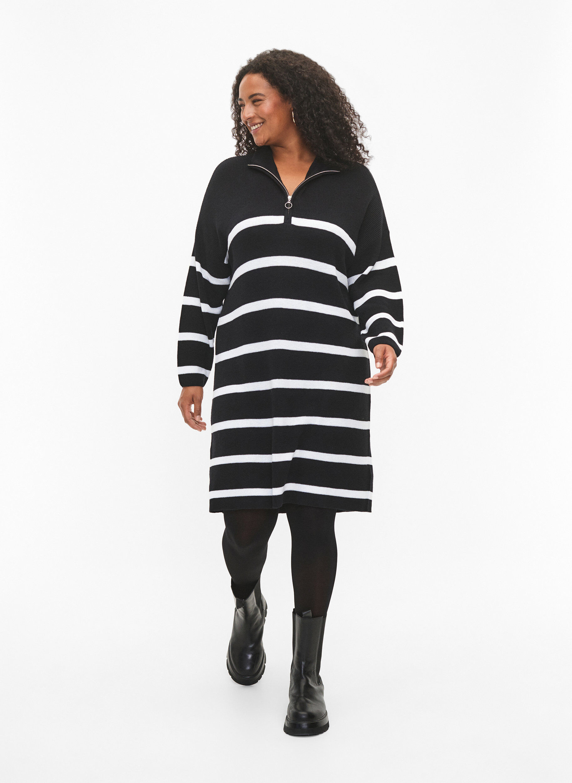Zizzi Robe en tricot ray&eacute;e avec fermeture &eacute;clair, Black w.Cloud Dancer, Model image number 2