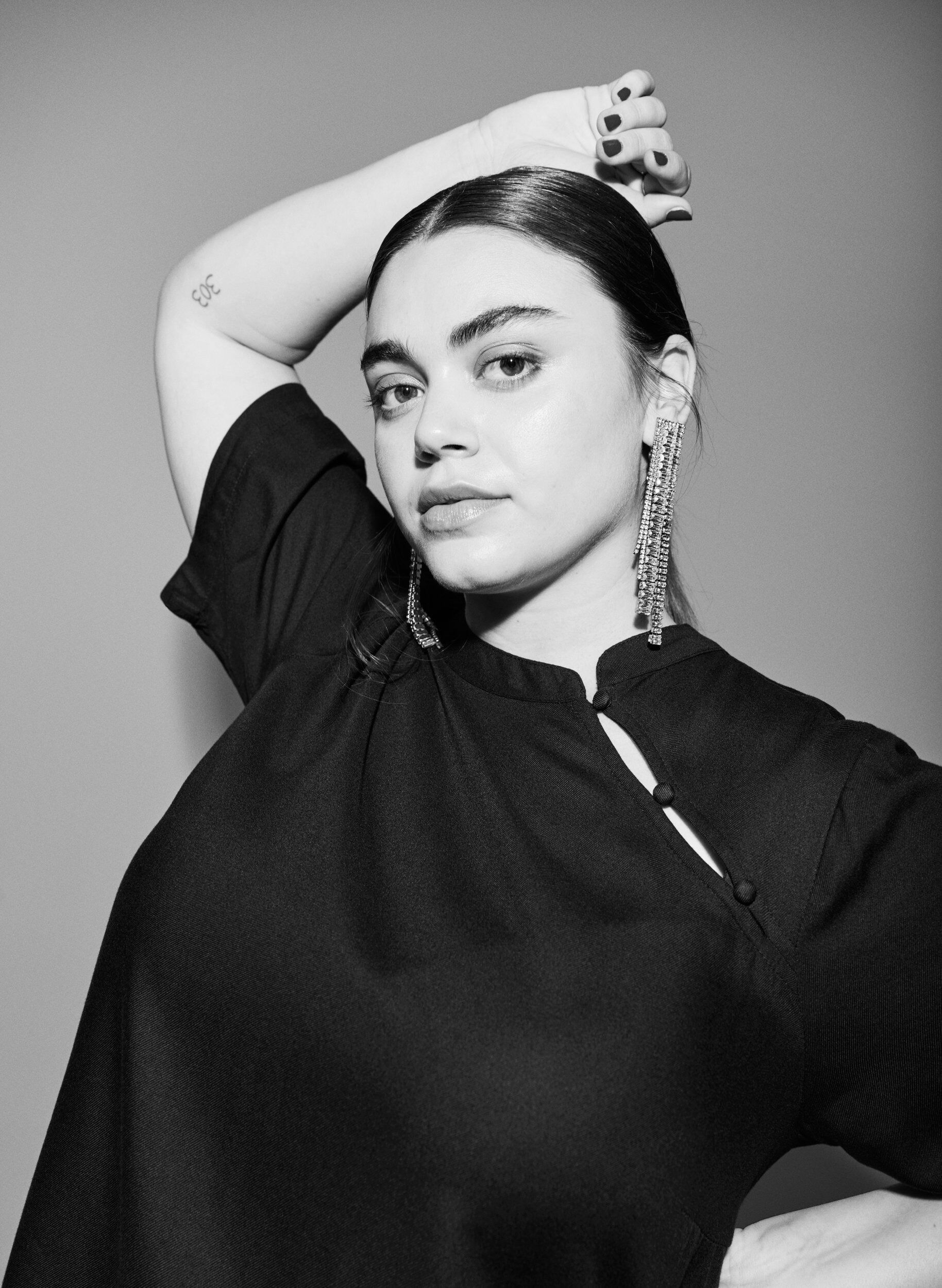 Zizzi Blouse &agrave; manches courtes avec boutonnage en diagonale, Noir, Image image number 0