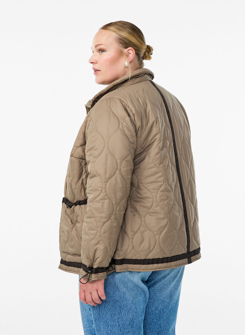 Veste courte matelassée avec détails contrastants, Beige, Model image number 2