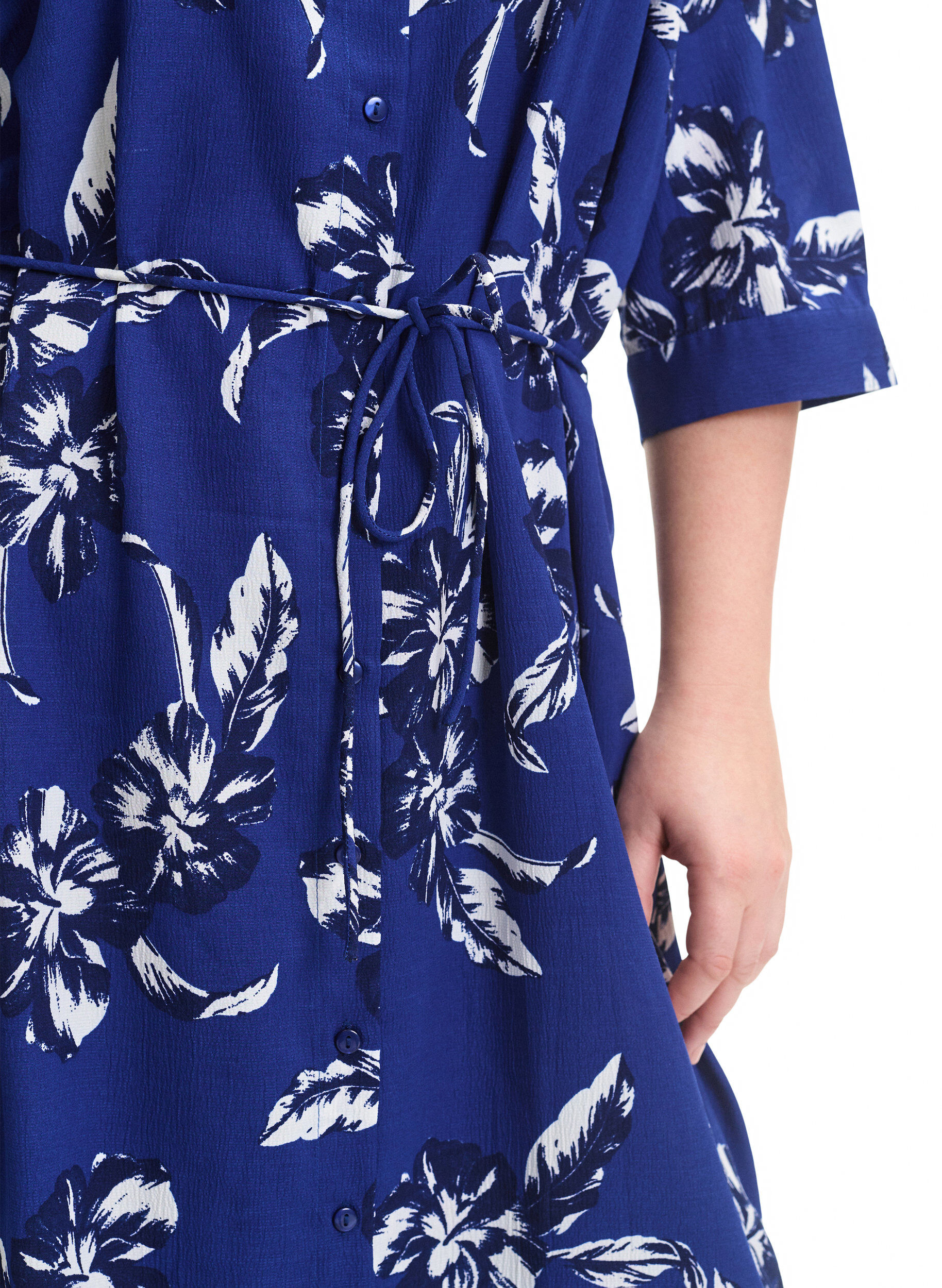 Zizzi FLASH &ndash; Hemdkleid mit Blumenmuster, Navy Blazer Flower, Model image number 2