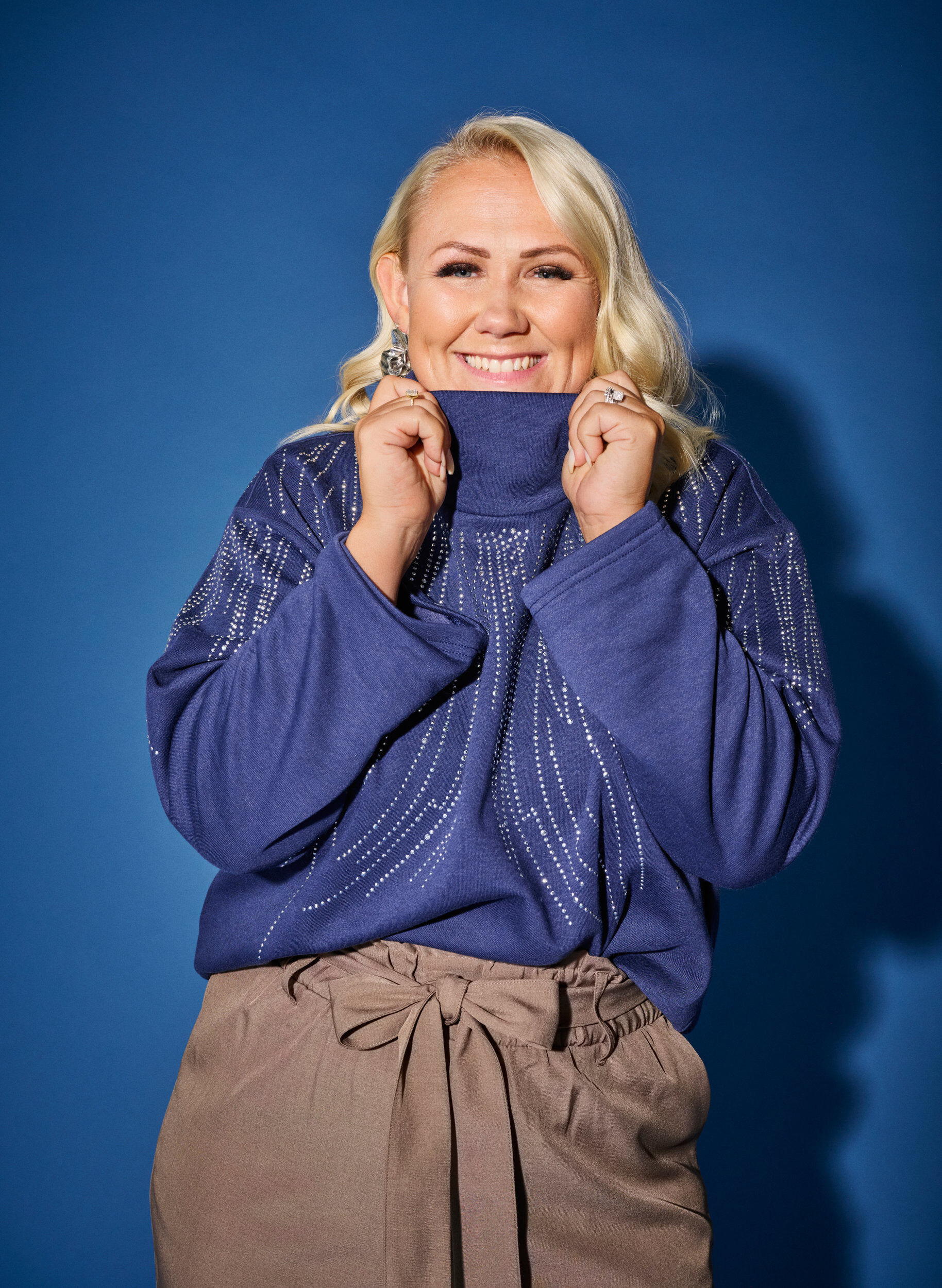 Zizzi Sweat-shirt avec col haut et strass, Naval Academy, Image image number 0