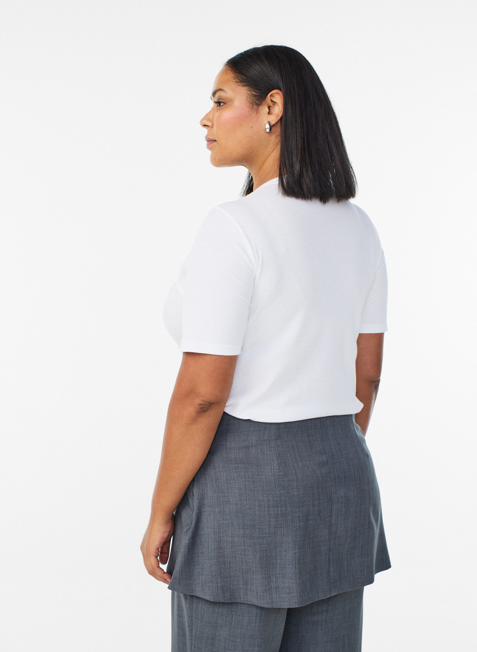 Zizzi T-shirt basic c&ocirc;tel&eacute; avec col rond, Blanc, Model image number 2