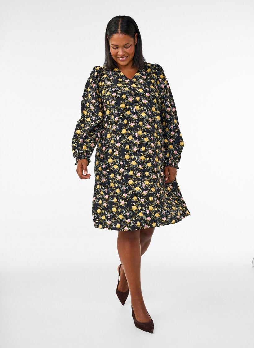 Robe imprim&eacute;e en viscose &agrave; manches longues, Noir, Model image number 1