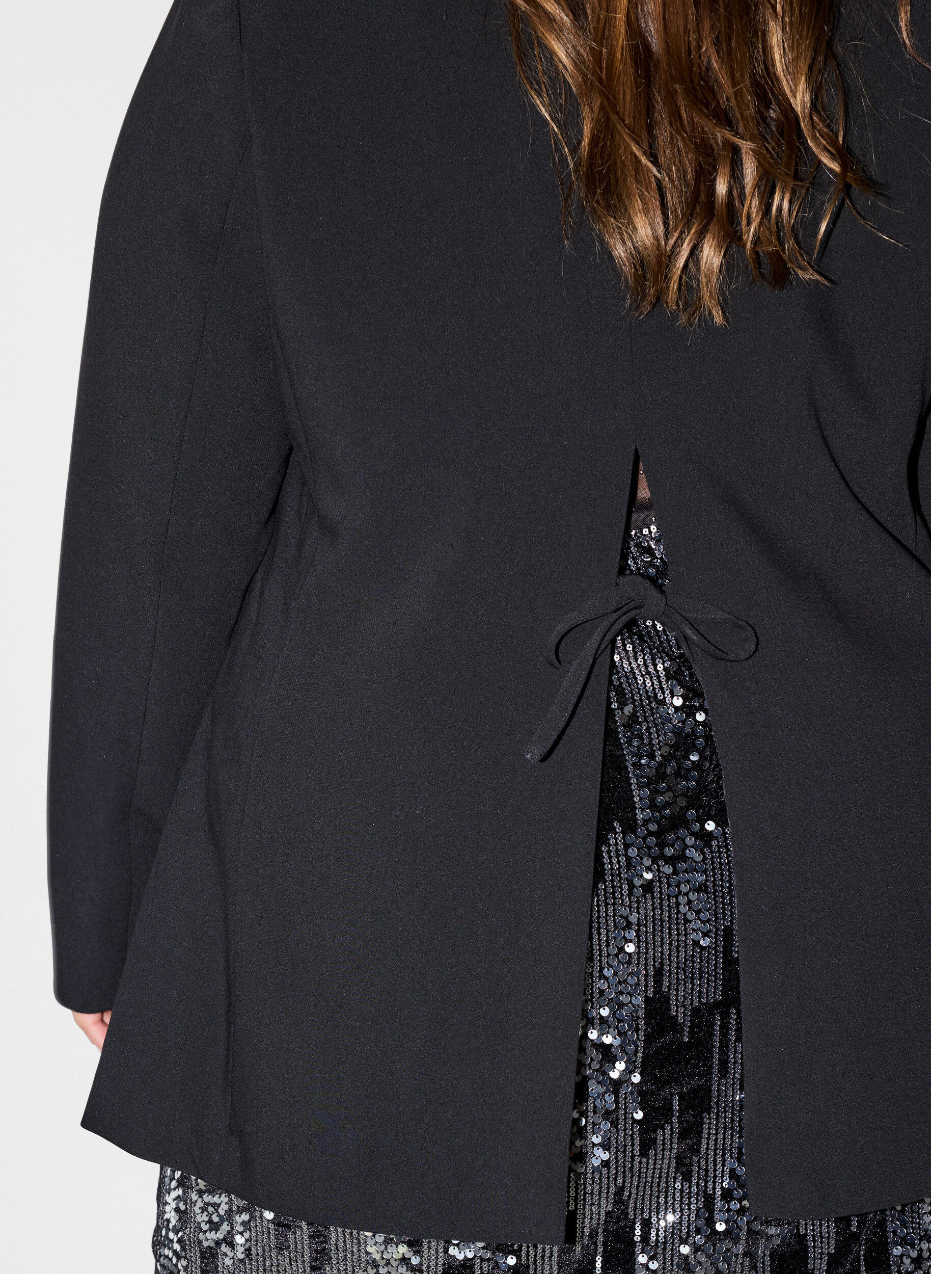 ZizziBlazer mit R&uuml;ckenschlitz und Bindedetail, Schwarz, Model image number 4