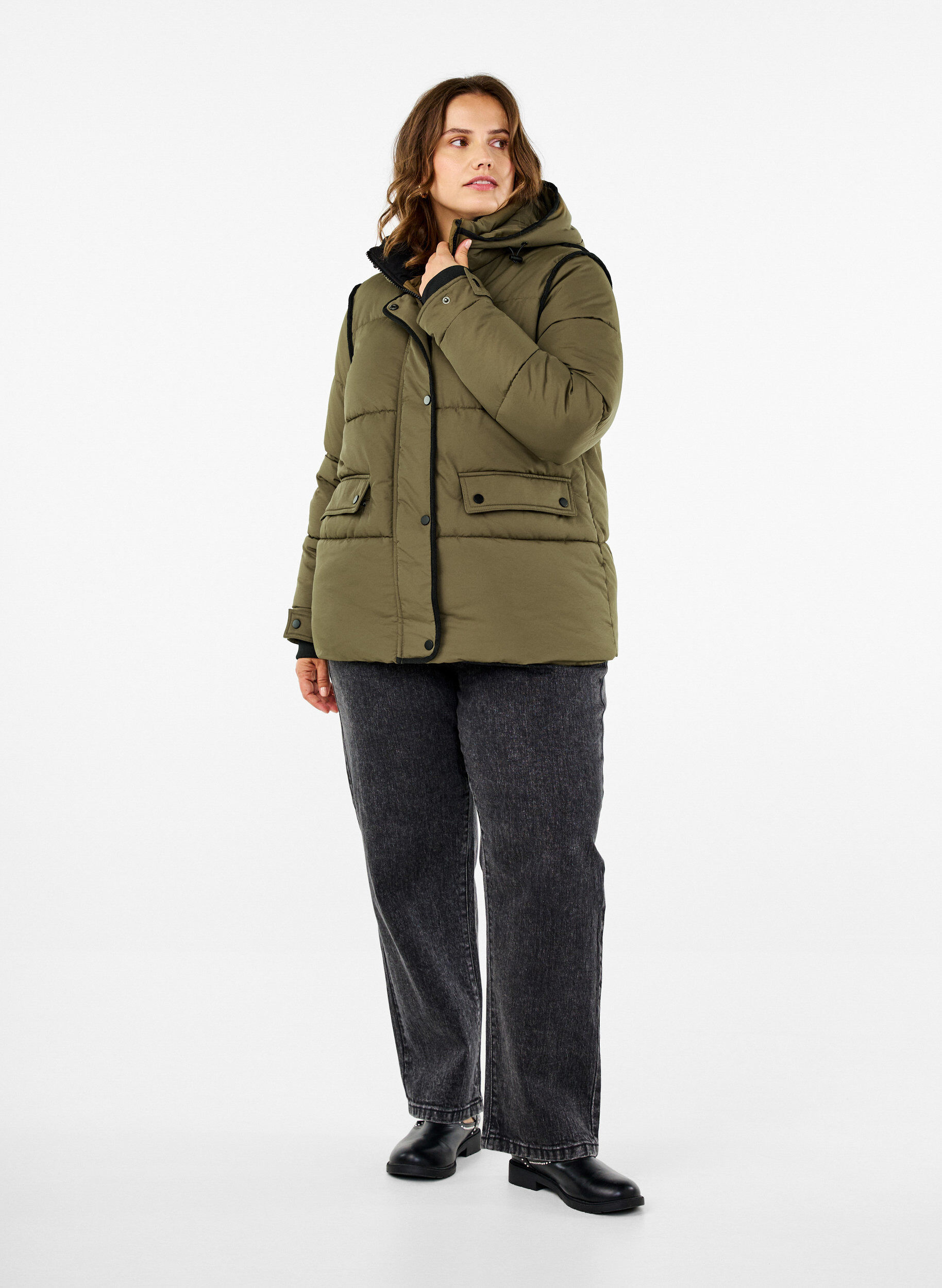 Zizzi Kurze Steppjacke mit Kontrastdetails, Gr&uuml;n, Model image number 1