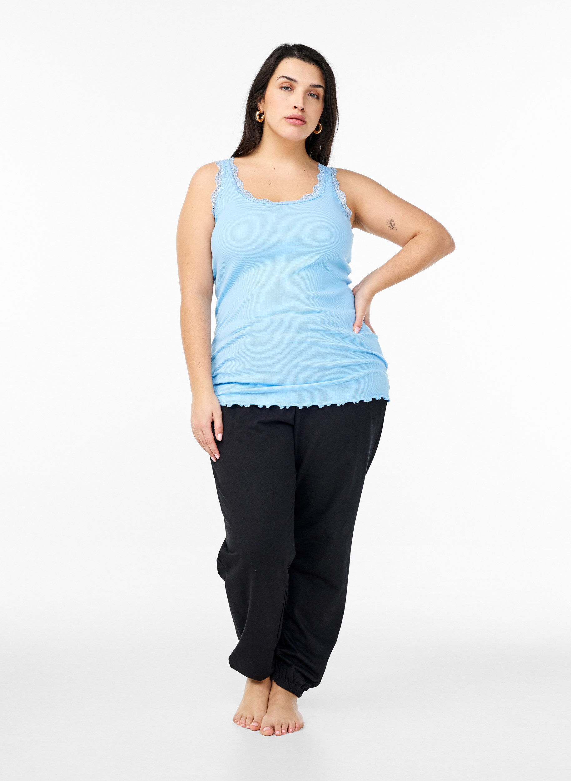 Zizzi Top avec finitions en dentelle, Bleu Clair, Model image number 1