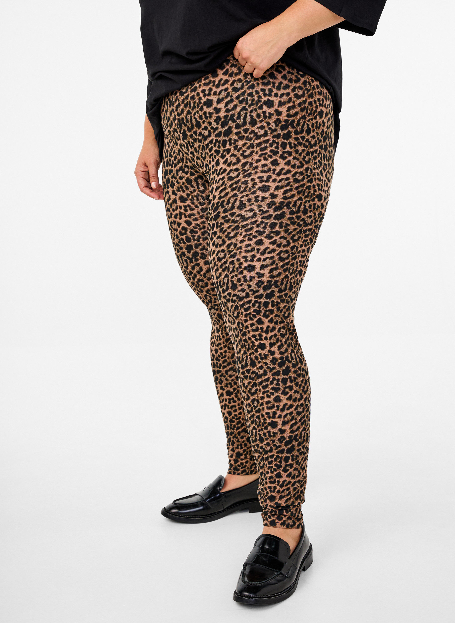 Zizzi Leggings en viscose &agrave; imprim&eacute; l&eacute;opard, Charbon, Model image number 0