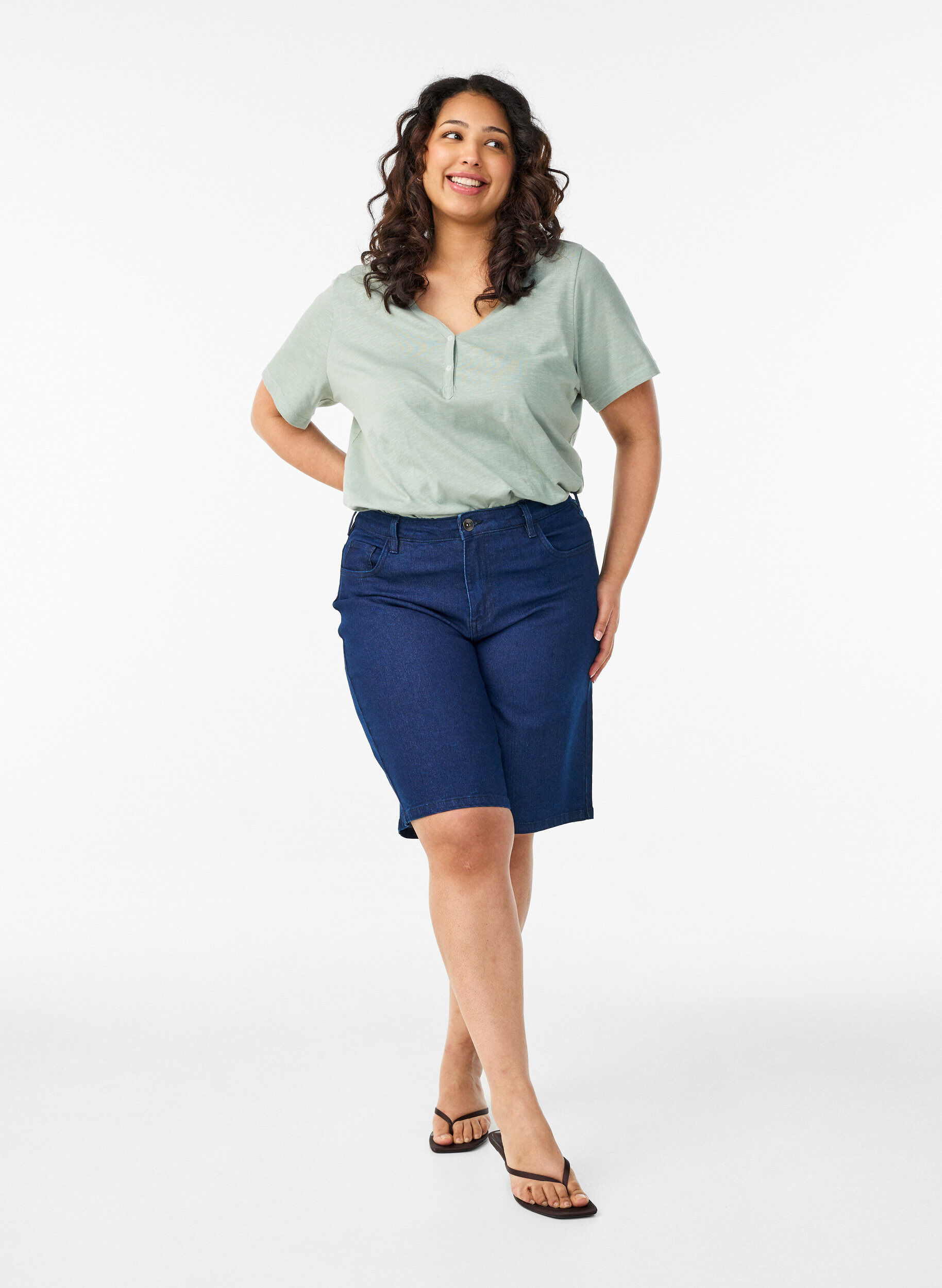 Zizzi T-shirt dot&eacute; de boutons, Vert clair, Model image number 1