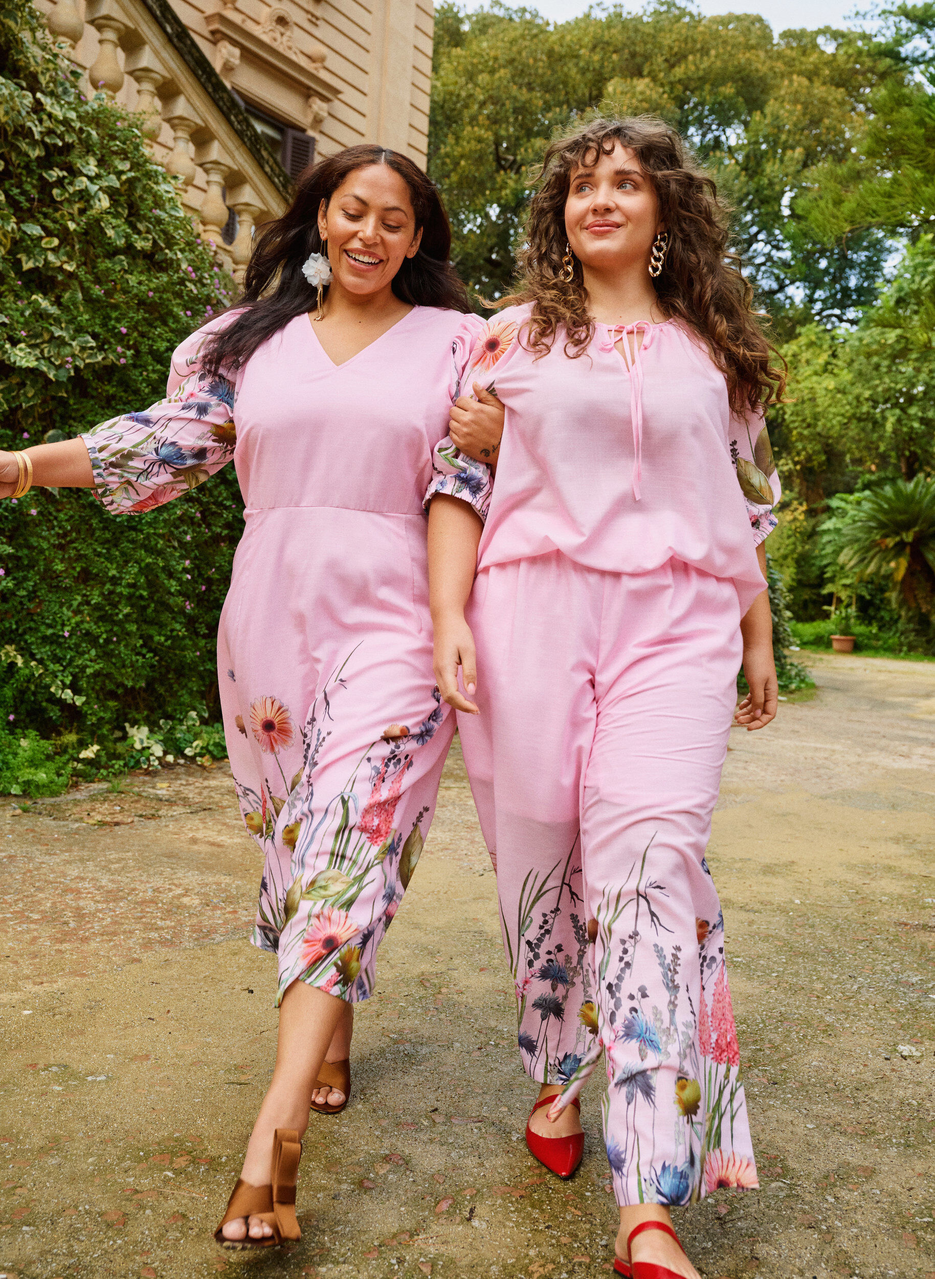 Zizzi Gebl&uuml;mtes Midikleid mit Empire-Taille, Pink, Image image number 0