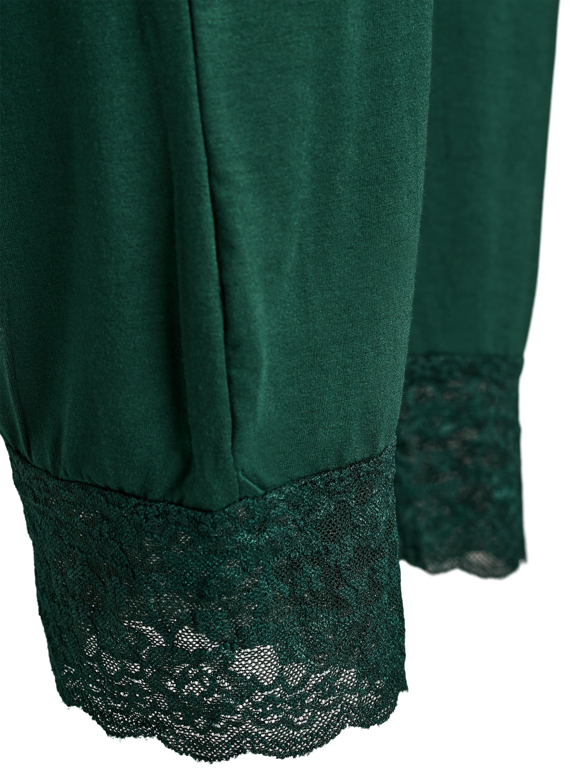 Zizzi Pantalon de pyjama &agrave; taille haute et finitions dentelle, Vert fonc&eacute;, Packshot image number 3