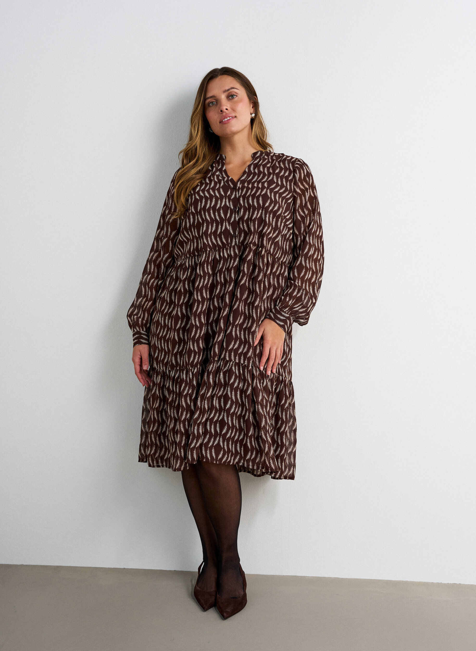 ZizziRobe &agrave; imprim&eacute; int&eacute;gral et volant superpos&eacute;, Marron, Model image number 0
