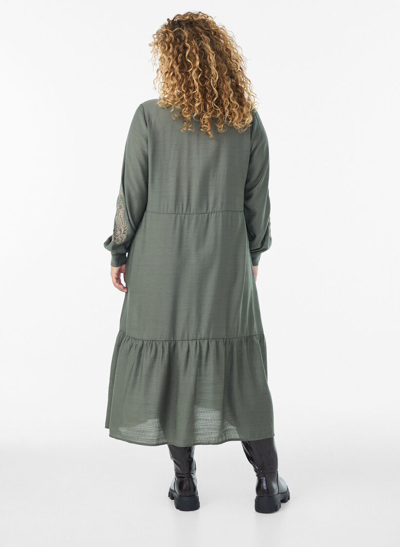Robe en viscose avec broderies et volants &eacute;tag&eacute;s, Vert, Model image number 1