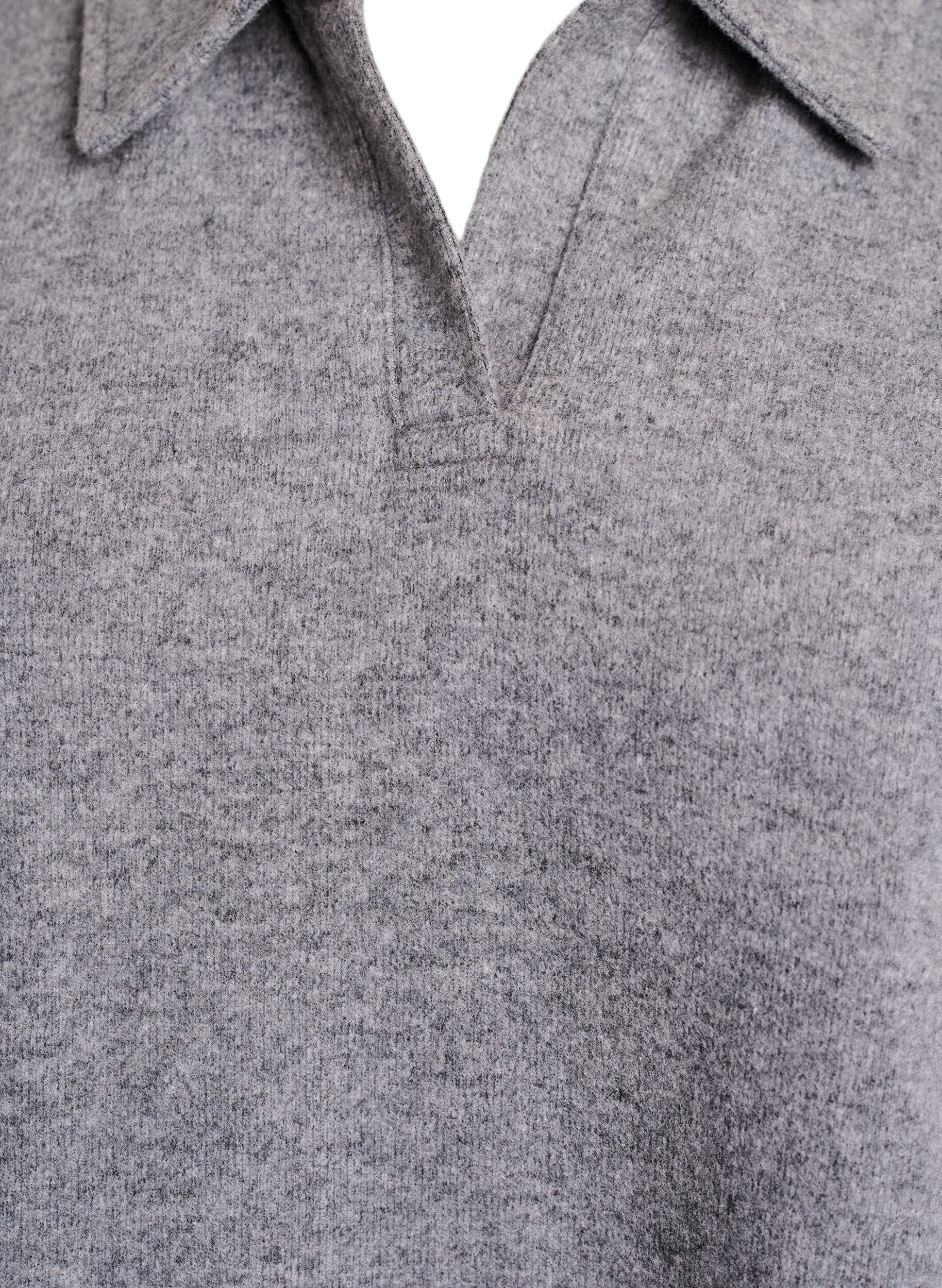 Zizzi Jersey-Bluse mit Kragen und V-Ausschnitt, Grau, Packshot image number 2