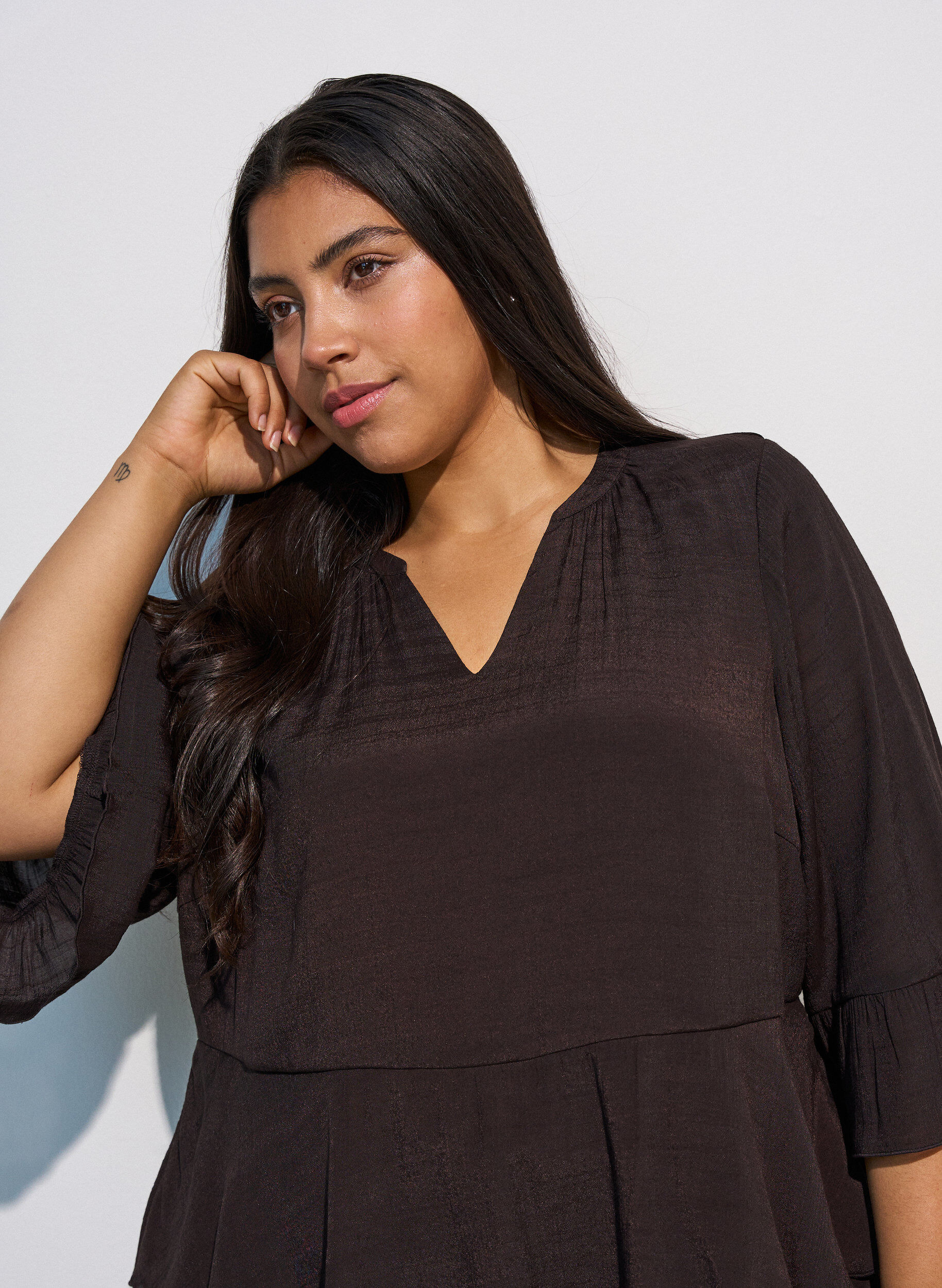 ZizziBluse mit 3/4-&Auml;rmeln und R&uuml;schendetails, Braun, Model image number 3