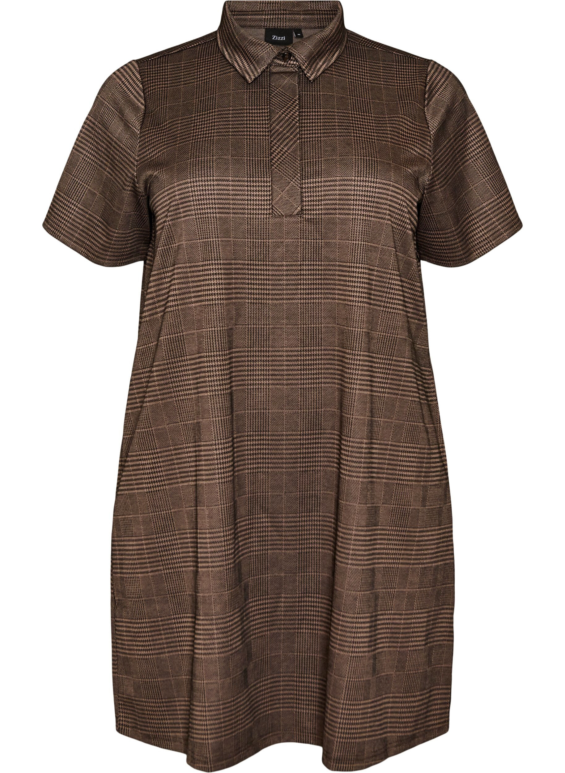 Robe courte &agrave; carreaux avec un col de chemise