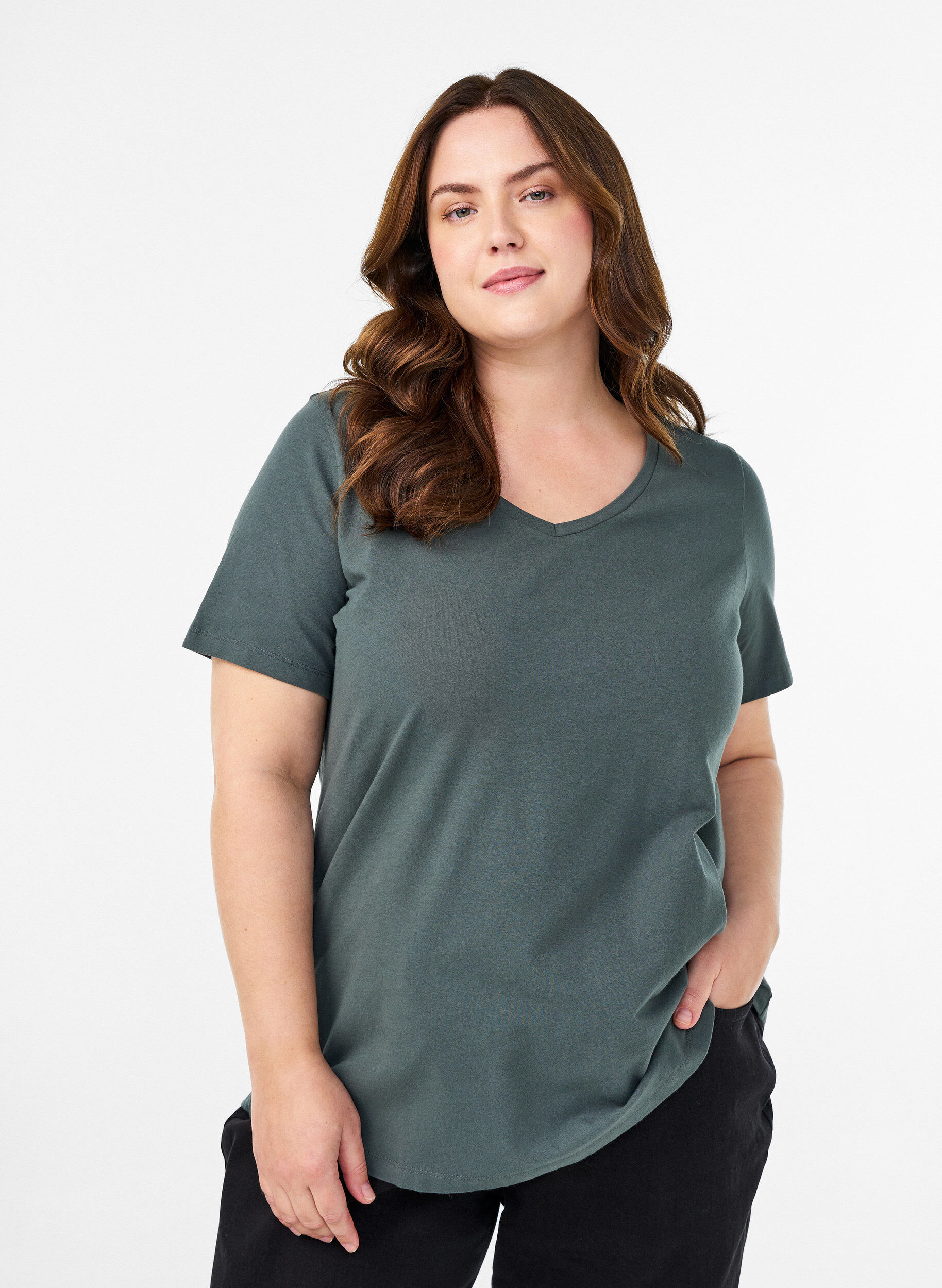 Einfarbiges Basic-T-Shirt aus Baumwolle, Gr&uuml;n, Model