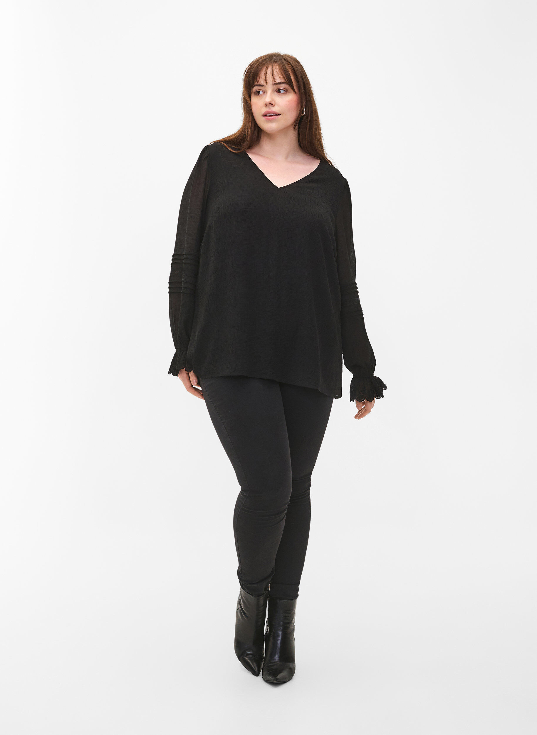 Zizzi Bluse mit V-Ausschnitt und R&uuml;schen&auml;rmeln, Black, Model image number 3