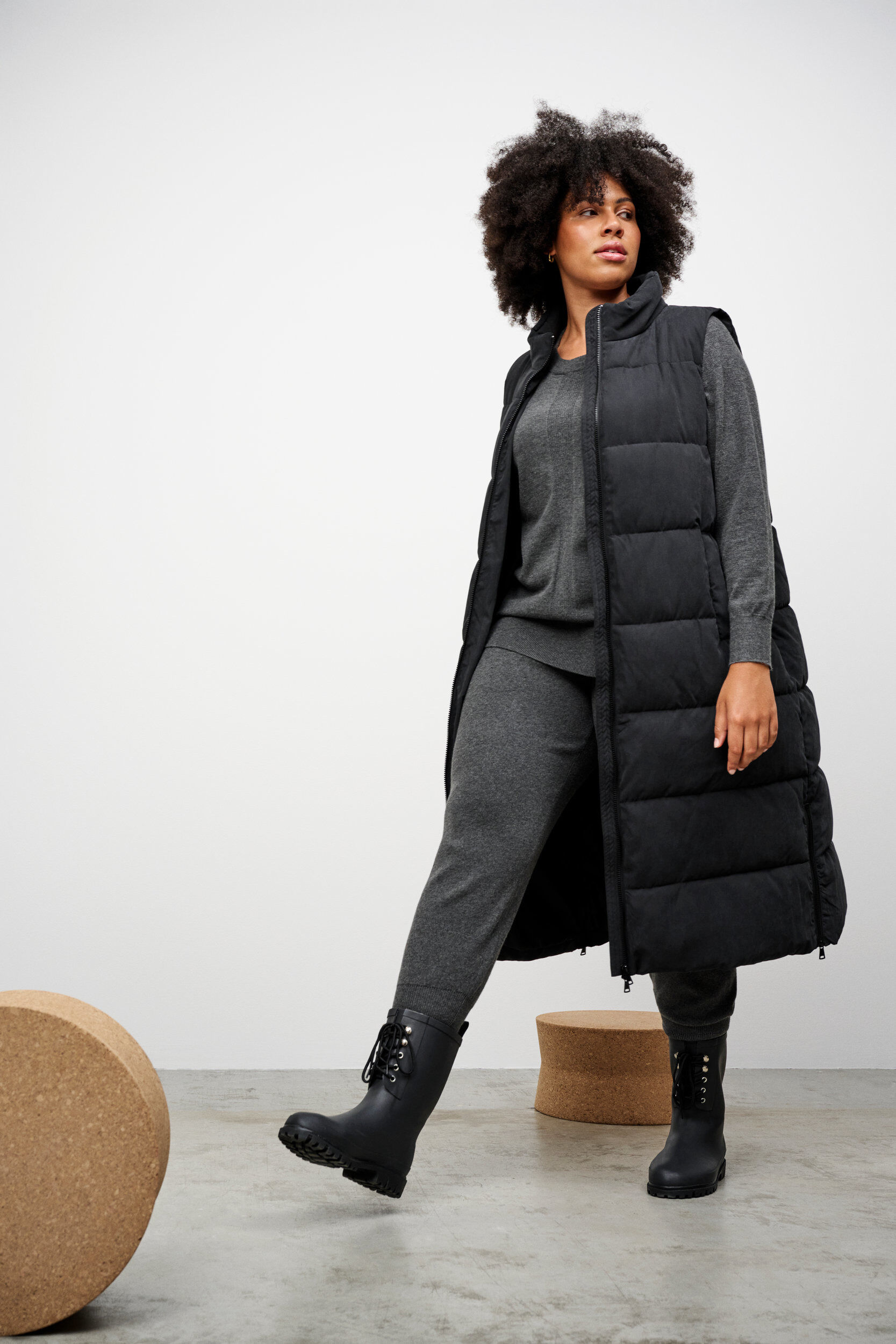 Zizzi Gummistiefel mit breiter Passform sowie Schn&uuml;rsenkel, Black, Model image number 1