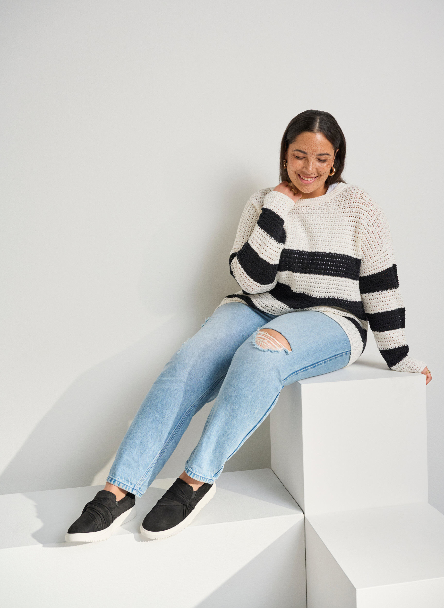 Zizzi Large - Slip-on avec d&eacute;tail n&oelig;ud, Noir, Image image number 0