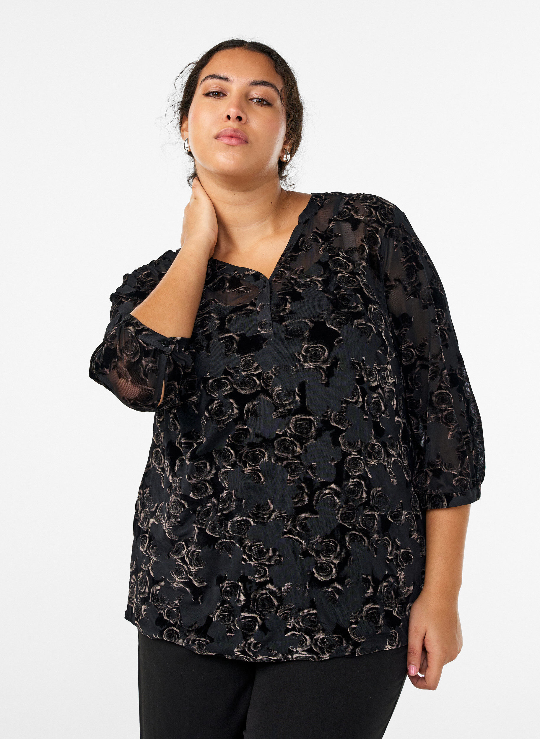 Blouse en maille avec des roses en velours et des manches 3/4, Noir, Model