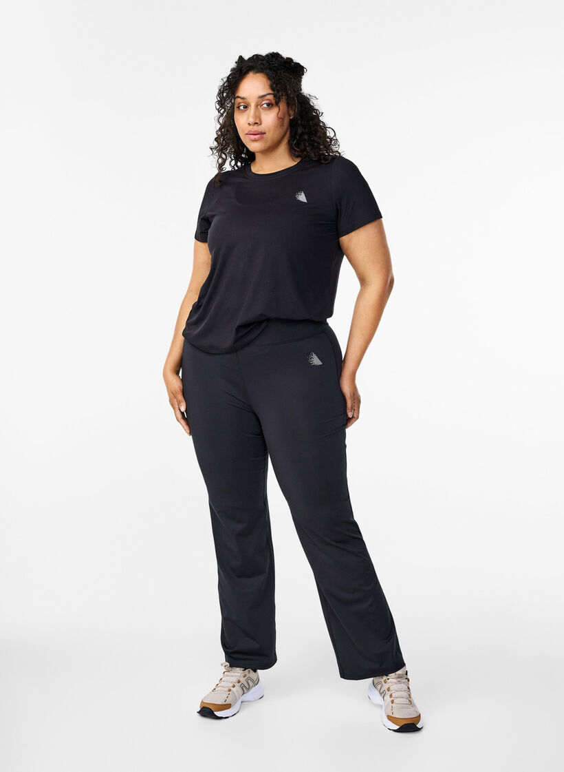 Schmal geschnittenes Trainings-T-Shirt mit Rundhalsausschnitt, Black, Model image number 2