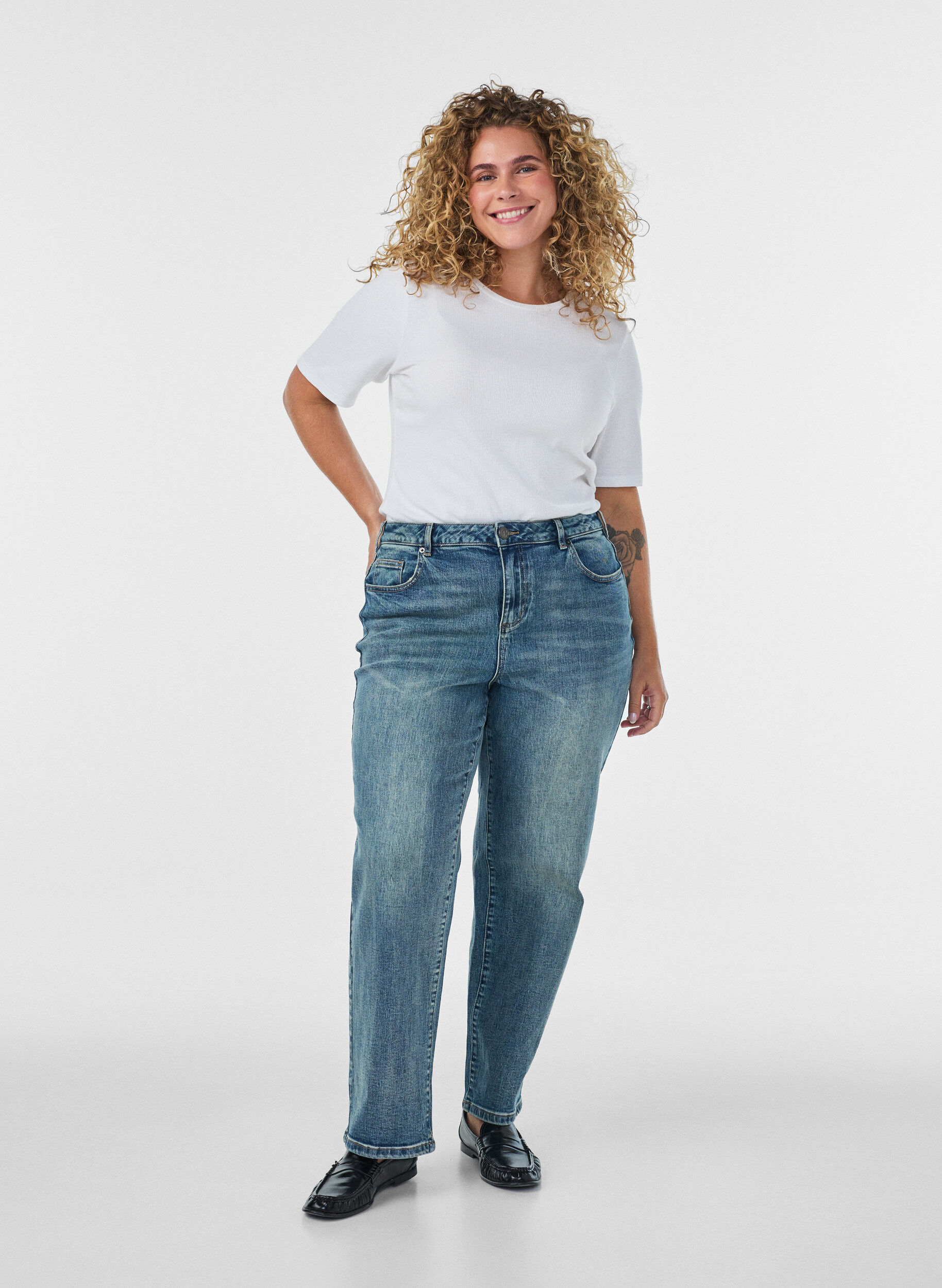 ZizziJean Kiana coupe droite &agrave; l'effet l&eacute;g&egrave;rement us&eacute;, Bleu, Model image number 0