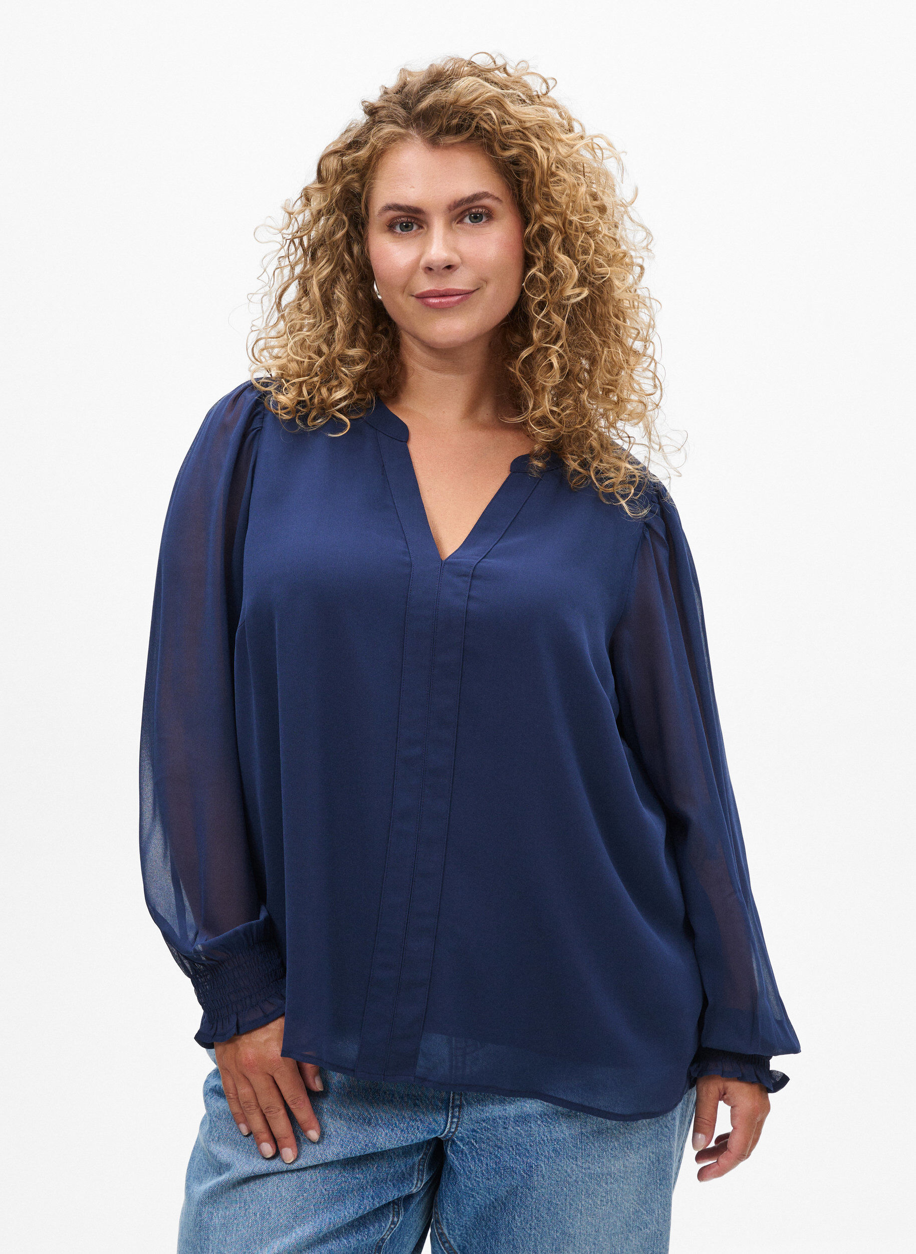 Zizzi Bluse mit transparenten &Auml;rmeln und Smok, Blau, Model image number 0