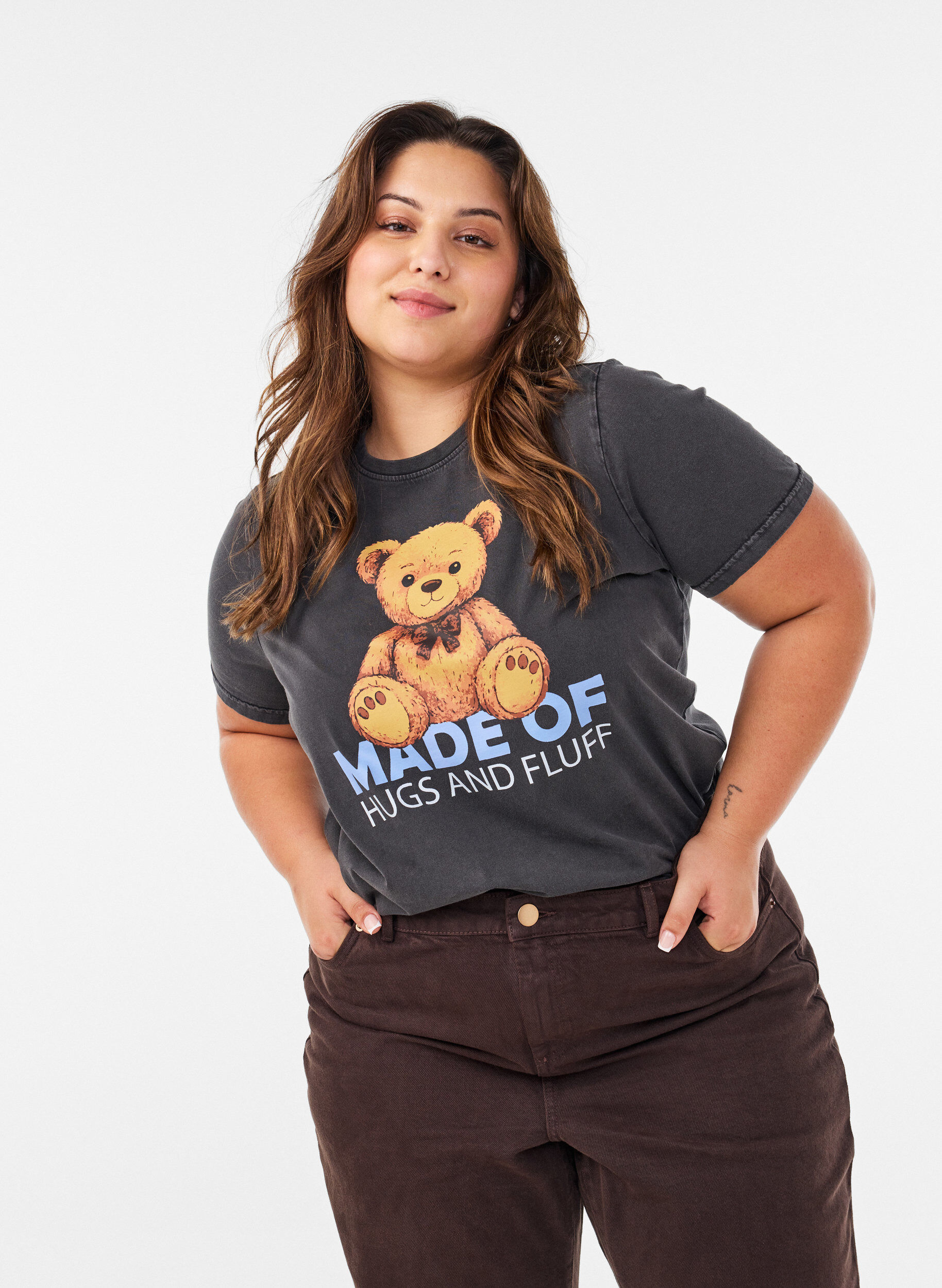 Grafik-T-Shirt aus Bio-Baumwolle, Schwarz, Model