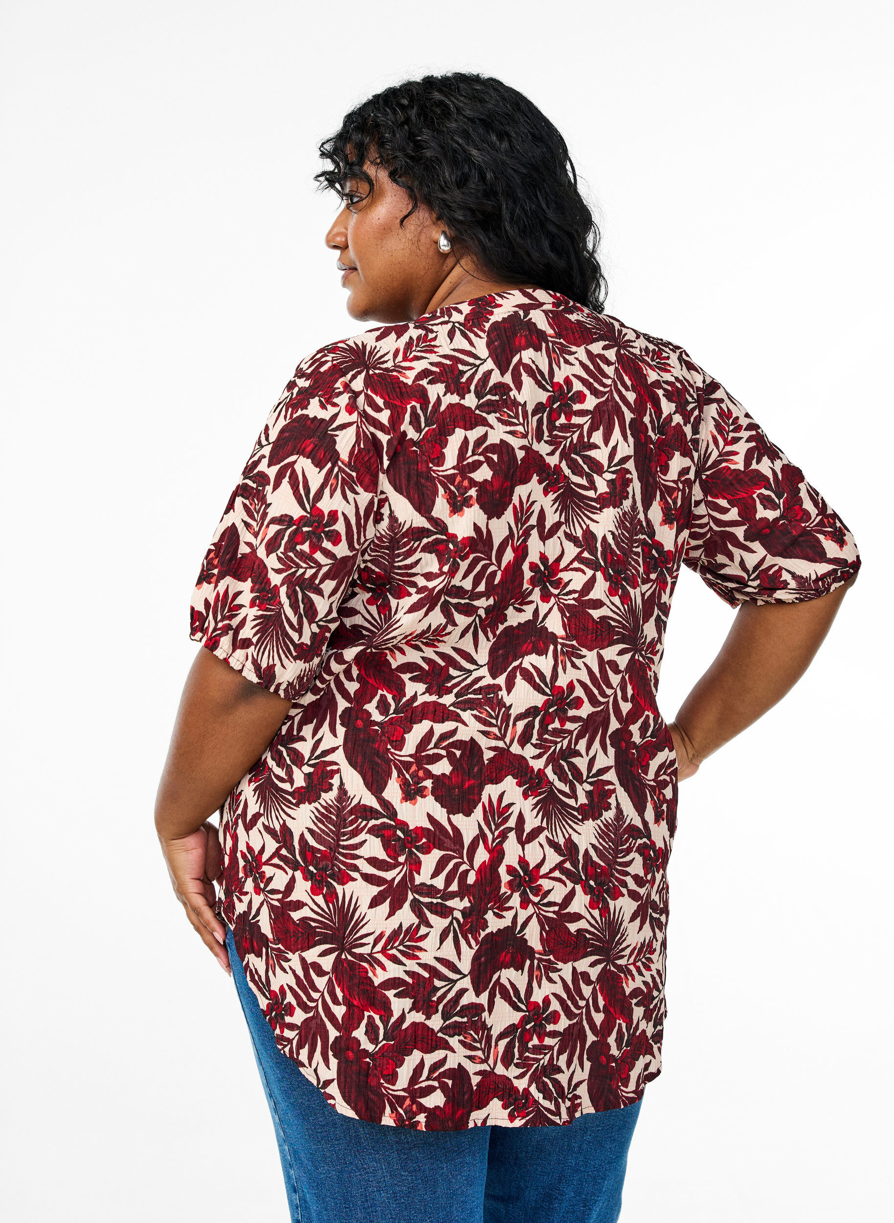 Zizzi Blouse &agrave; fleurs &agrave; manches courtes, Rouge, Model image number 2