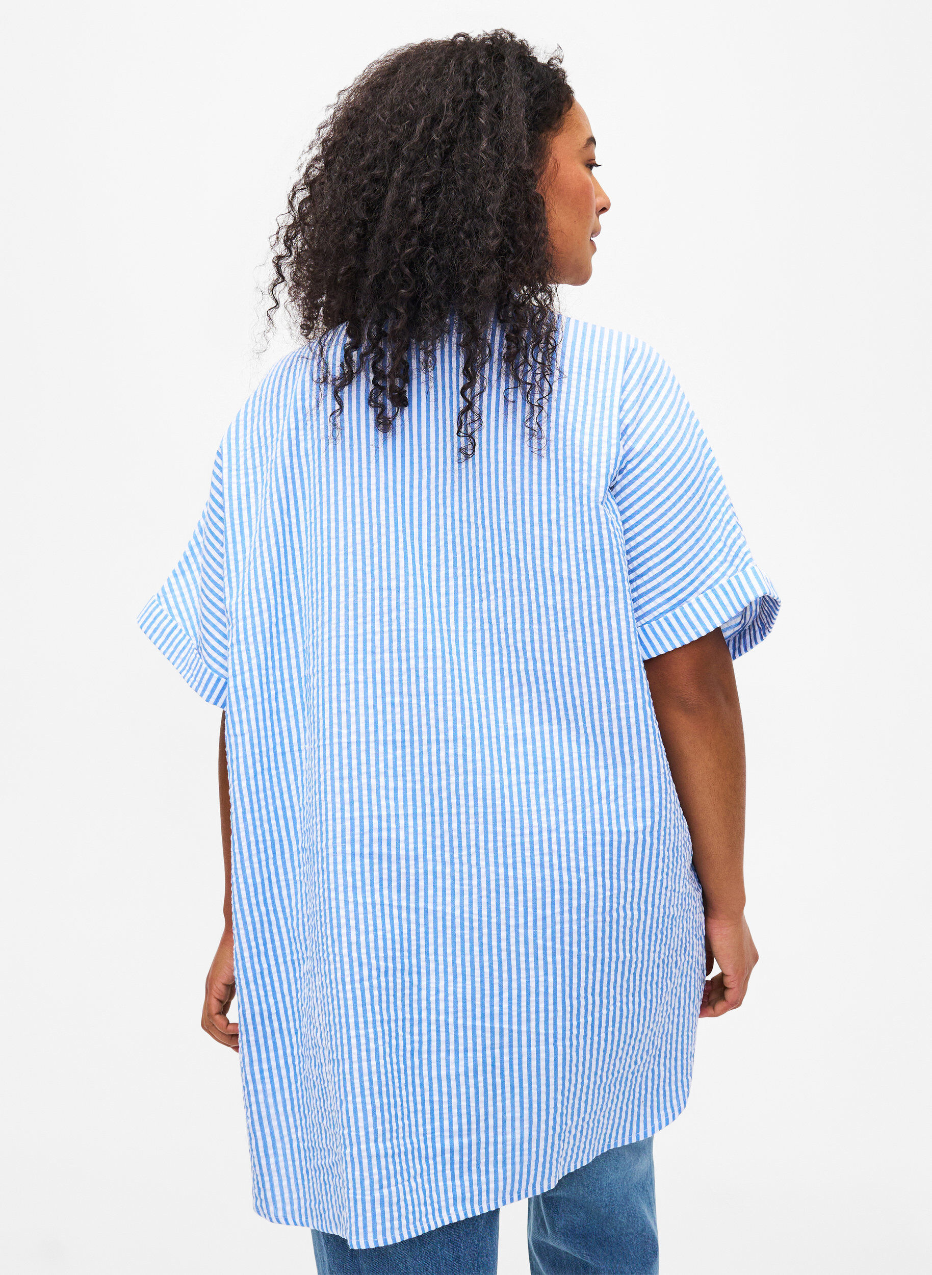Zizzi Chemise ray&eacute;e avec poches de poitrine, Light Blue Stripe , Model image number 1