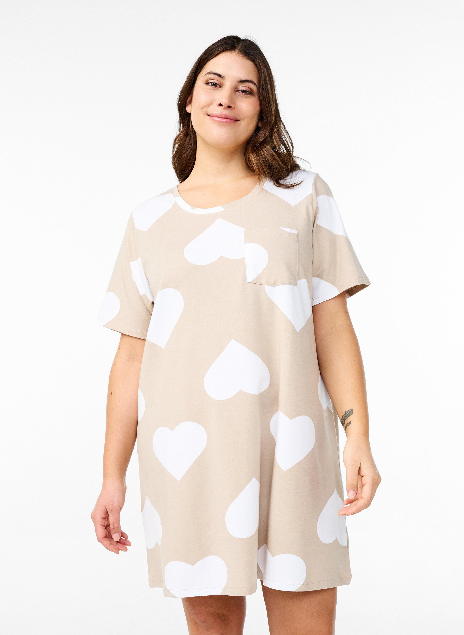 Zizzi Langes Nachtshirt aus Modal-Mischung mit Herzen, Beige, Model image number 0