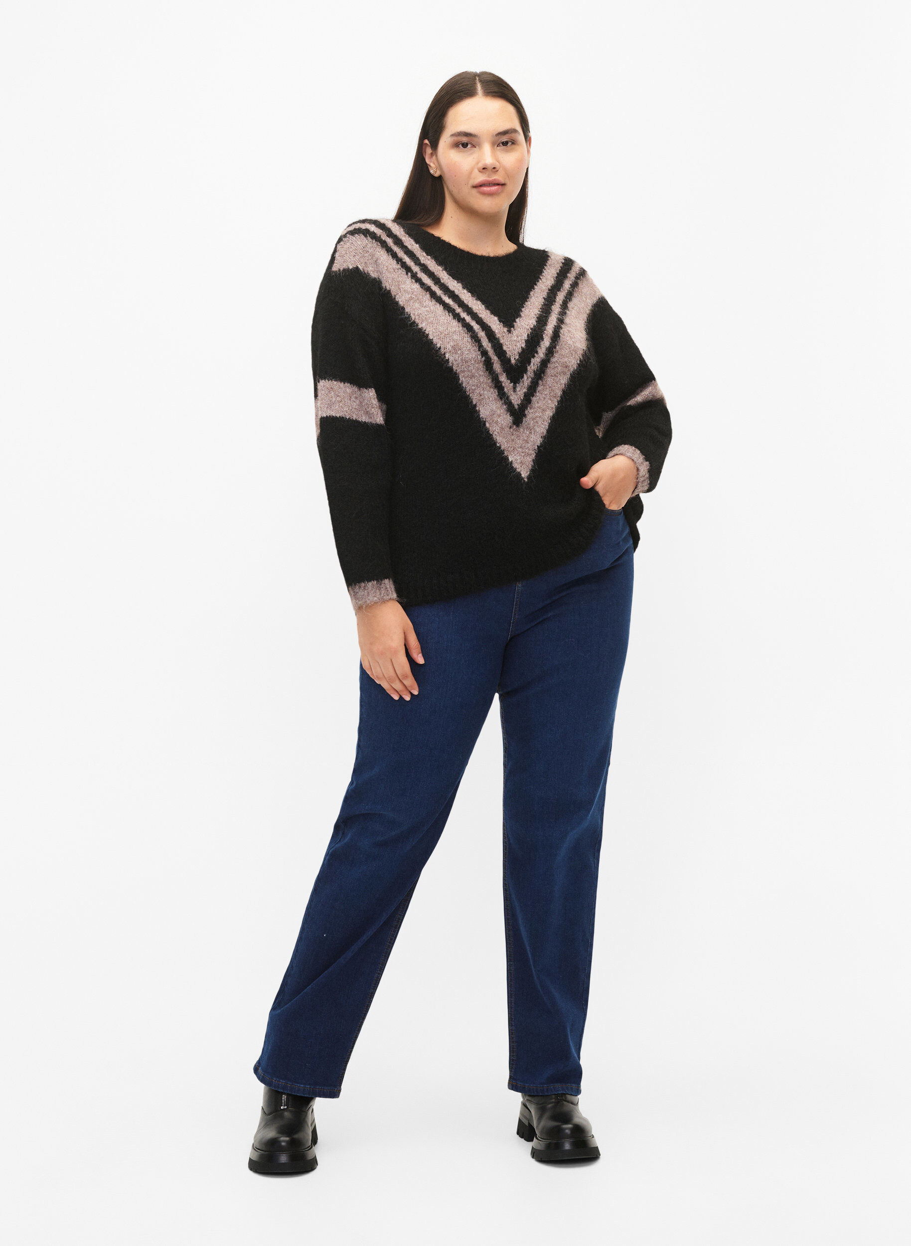 Zizzi Pull en tricot avec des d&eacute;tails ray&eacute;s, Black Comb, Model image number 2