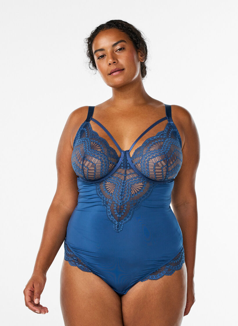B&uuml;gel-Spitzenbody mit Tr&auml;gerdetails, Blau, Model image number 0