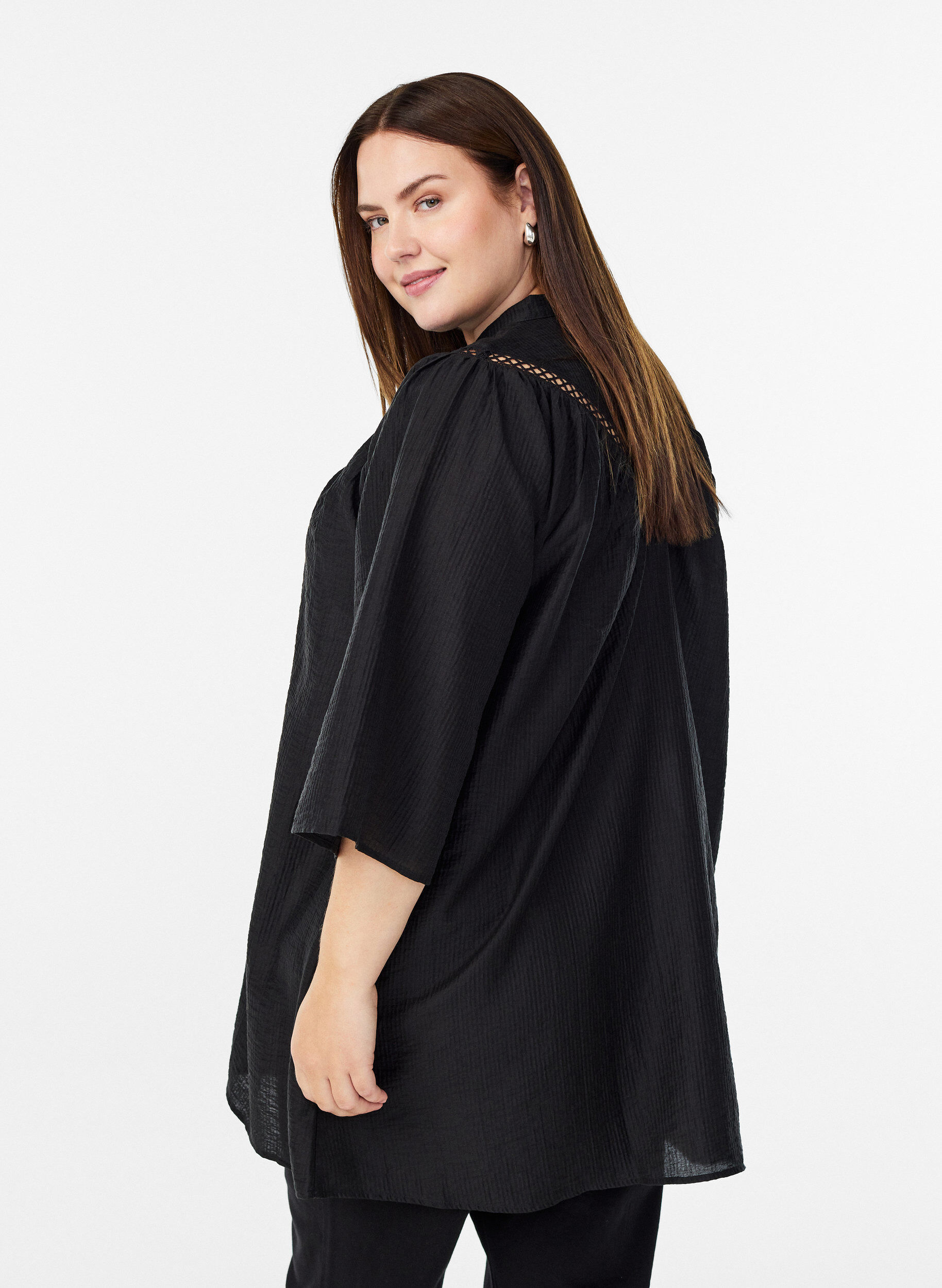 Zizzi Tunika mit H&auml;kelborten und Streifenstruktur, Schwarz, Model image number 2