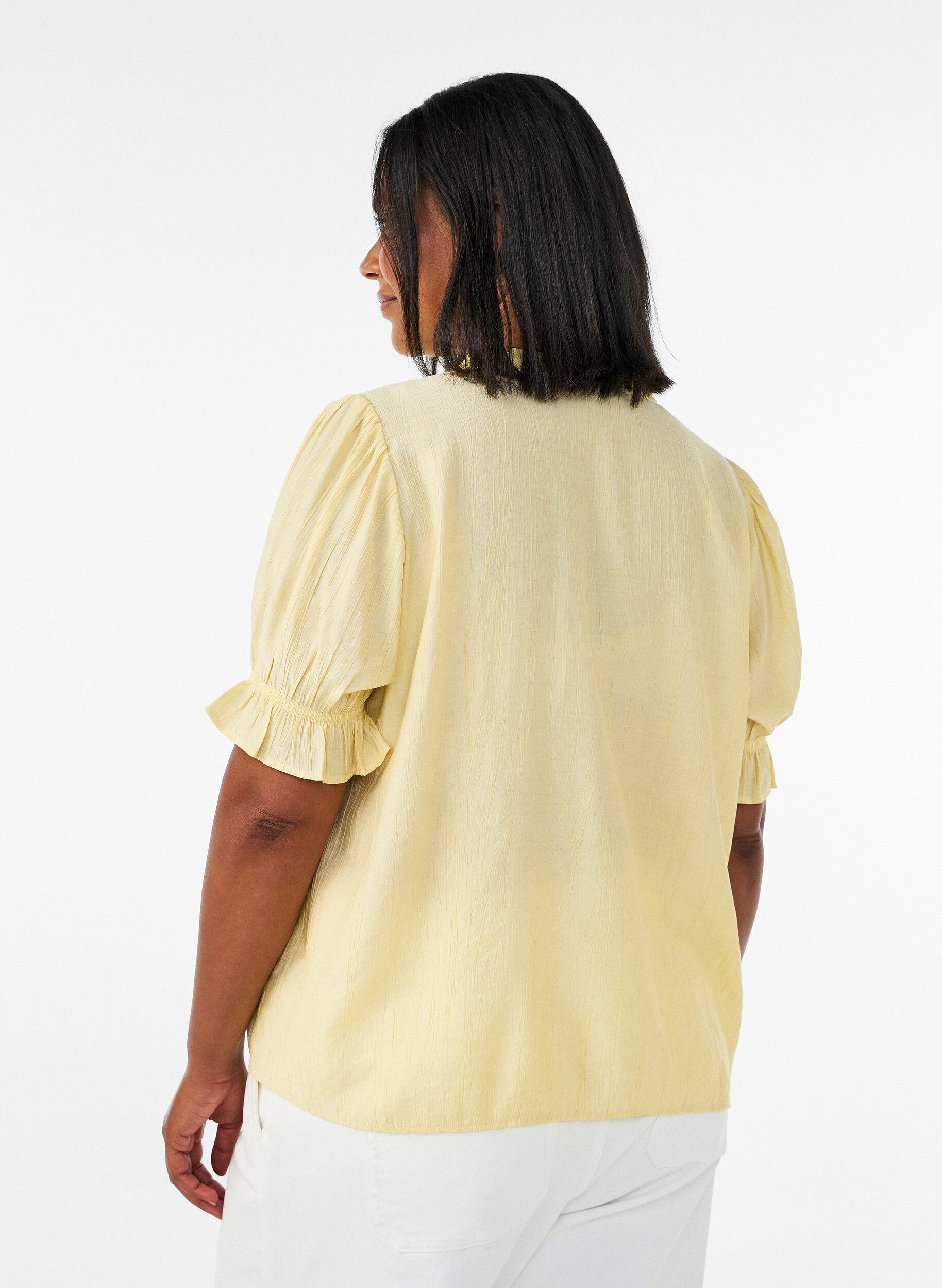 ZizziKurz&auml;rmelige Bluse aus einer Viskosemischung mit Struktur und R&uuml;schen&auml;rmeln, Gelb, Model image number 2