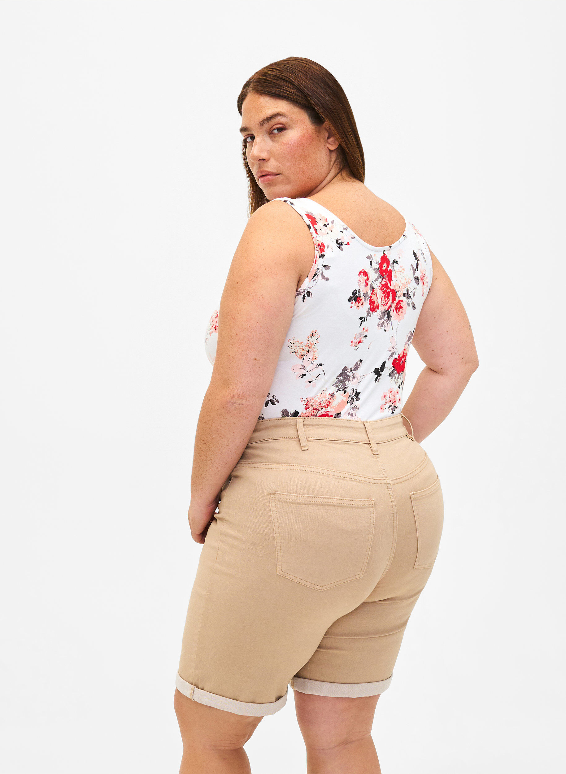 Zizzi D&eacute;bardeur fleuri en viscose, White AOP flower, Model image number 1