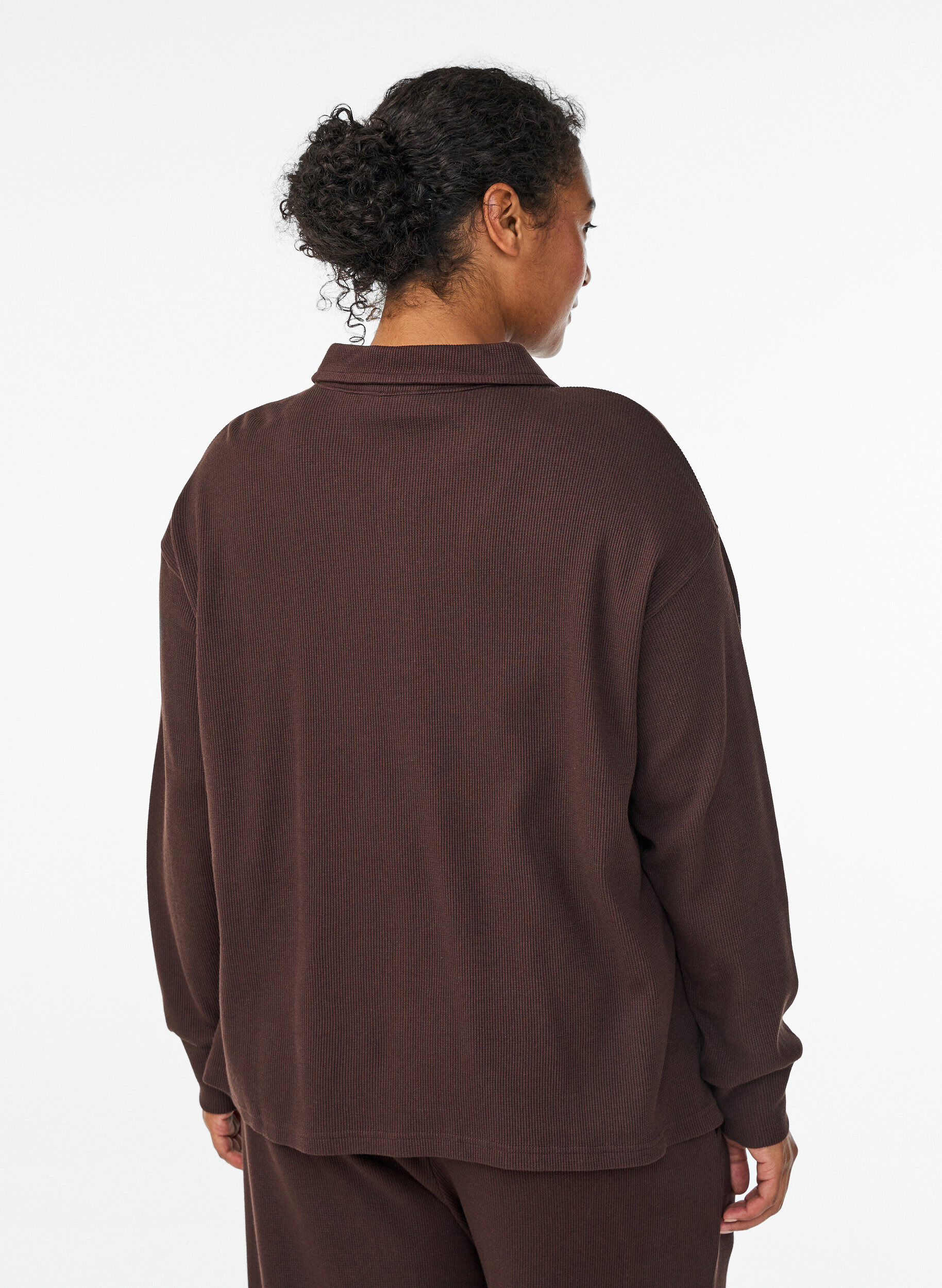 Zizzi Polo en jersey c&ocirc;tel&eacute; &agrave; manches longues, Marron, Model image number 2