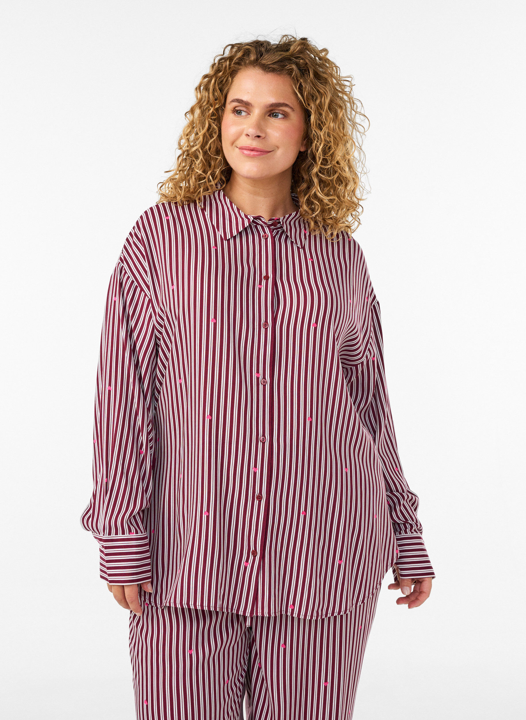 Chemise de nuit &agrave; rayures et c&oelig;urs, Bordeaux fonc&eacute;, Model