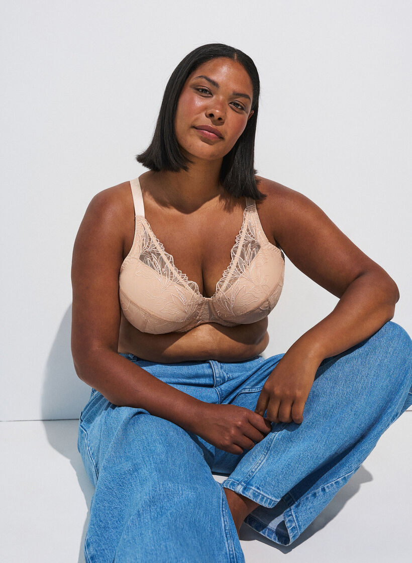Soutien-gorge rembourr&eacute; en dentelle avec armatures, Beige, Image image number 0