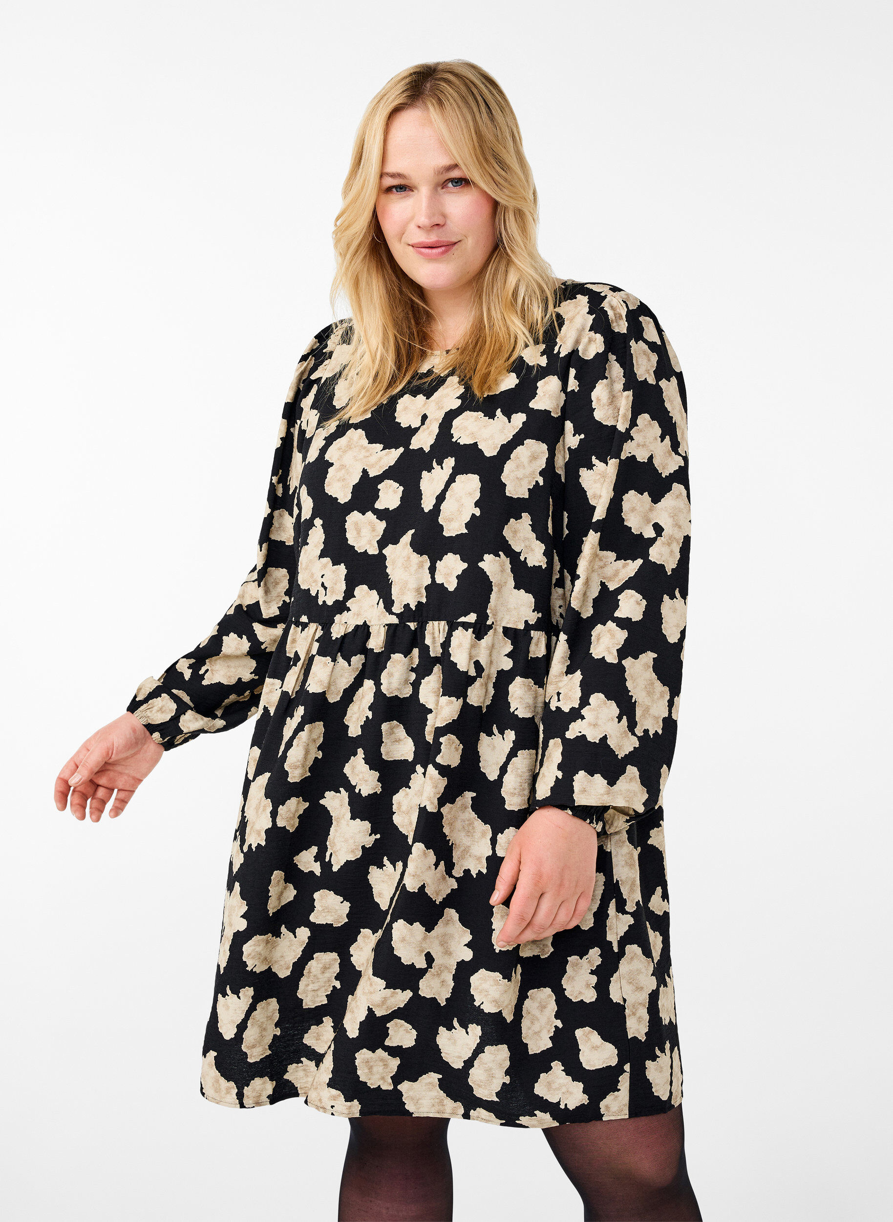Zizzi Lang&auml;rmliges Kleid mit Muster und Schleifen, Schwarz, Model image number 0