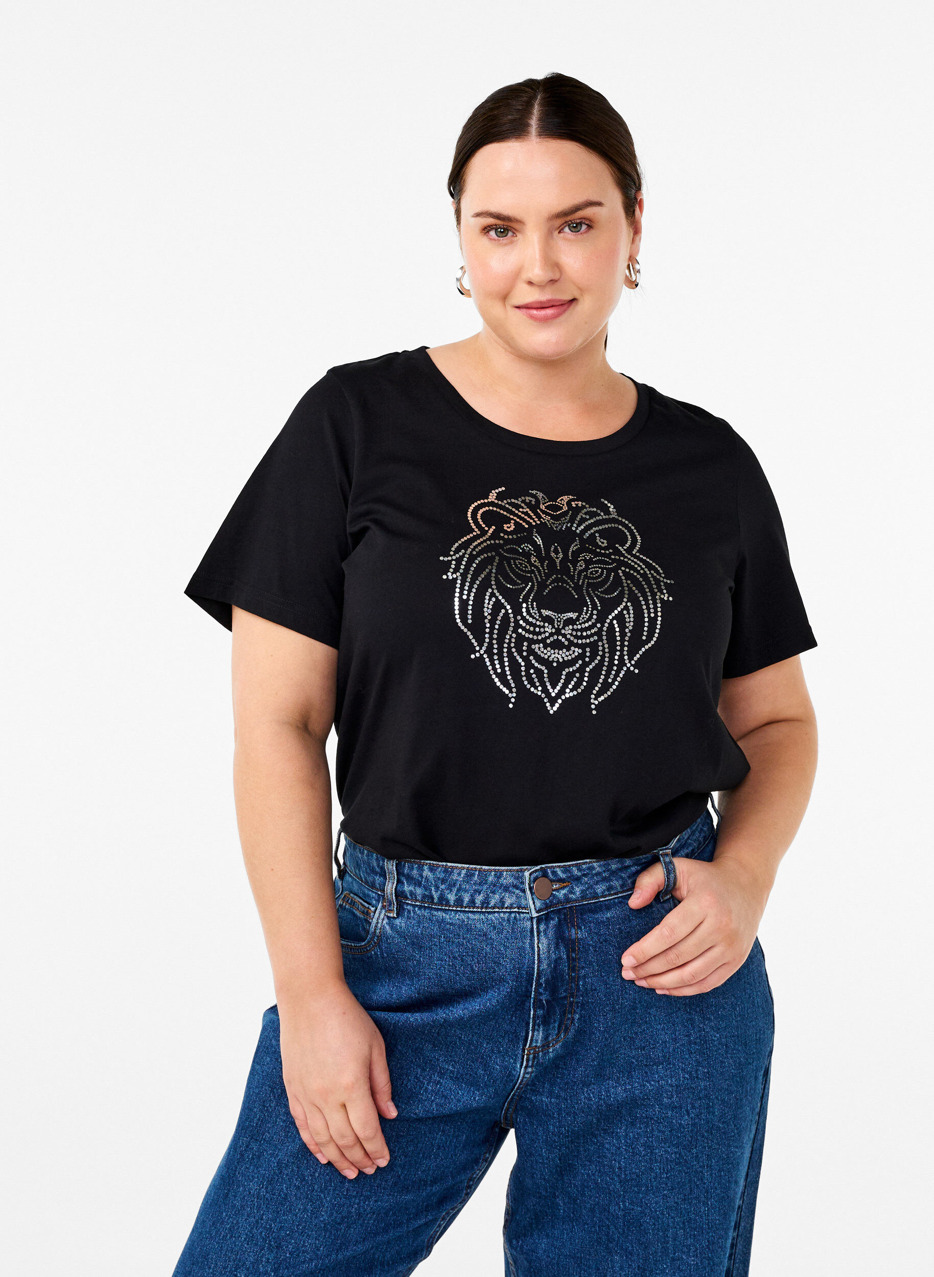 Zizzi Baumwoll-T-Shirt mit Druck, Black w. Silverlion, Model image number 0