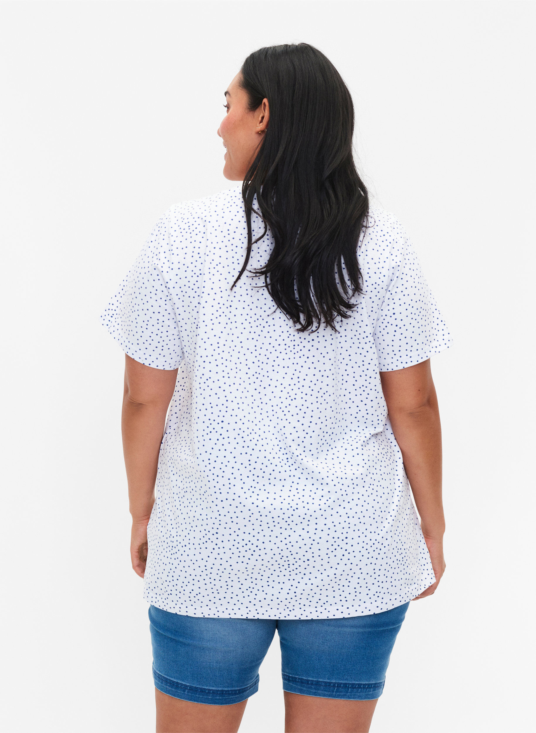 Zizzi T-shirt en coton avec des points et un col en V, B.White/S.T.W Dot, Model image number 1