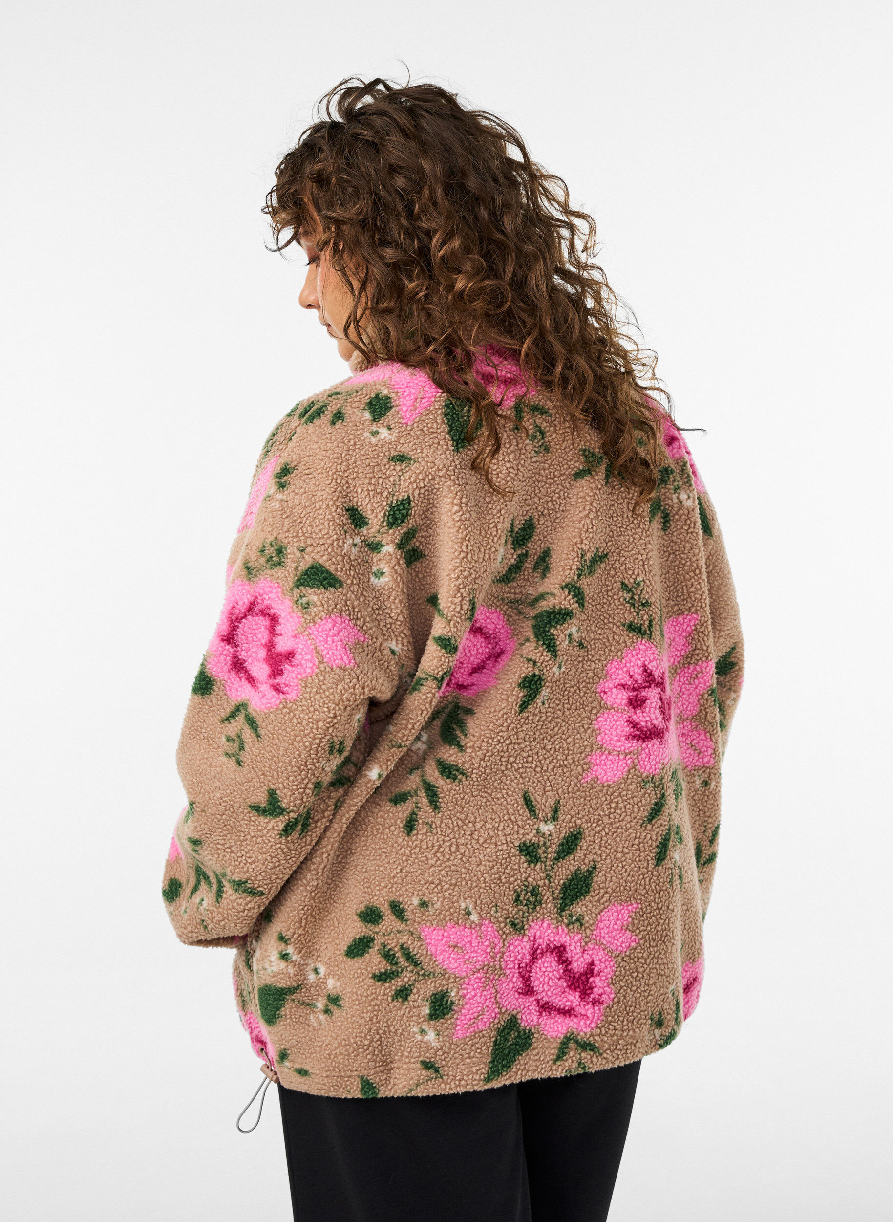 ZizziGebl&uuml;mte Fleecejacke mit hohem Kragen und Rei&szlig;verschluss, Beige, Model image number 2