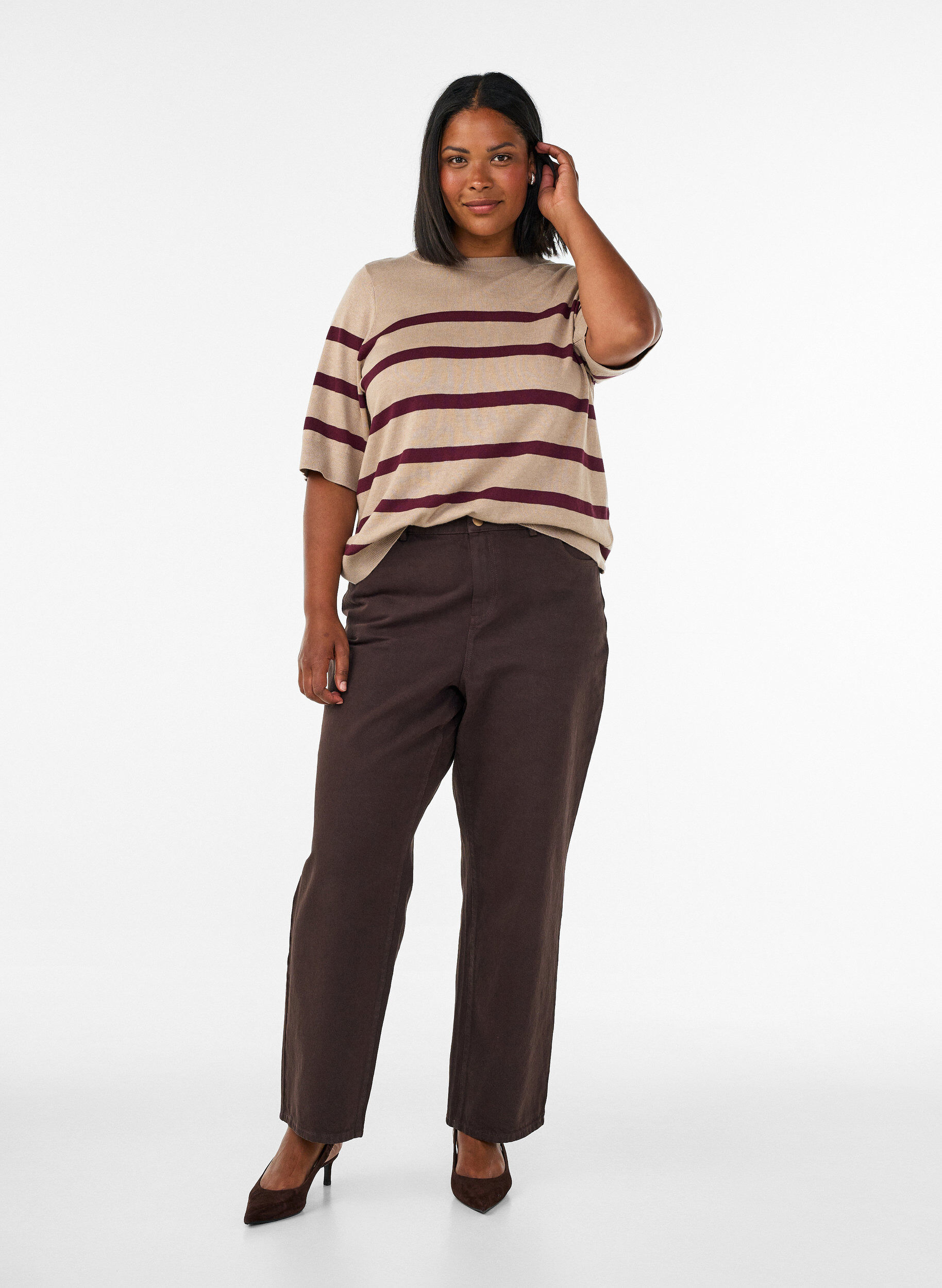ZizziHaut en maille ray&eacute;e &agrave; manches courtes, Beige, Model image number 1