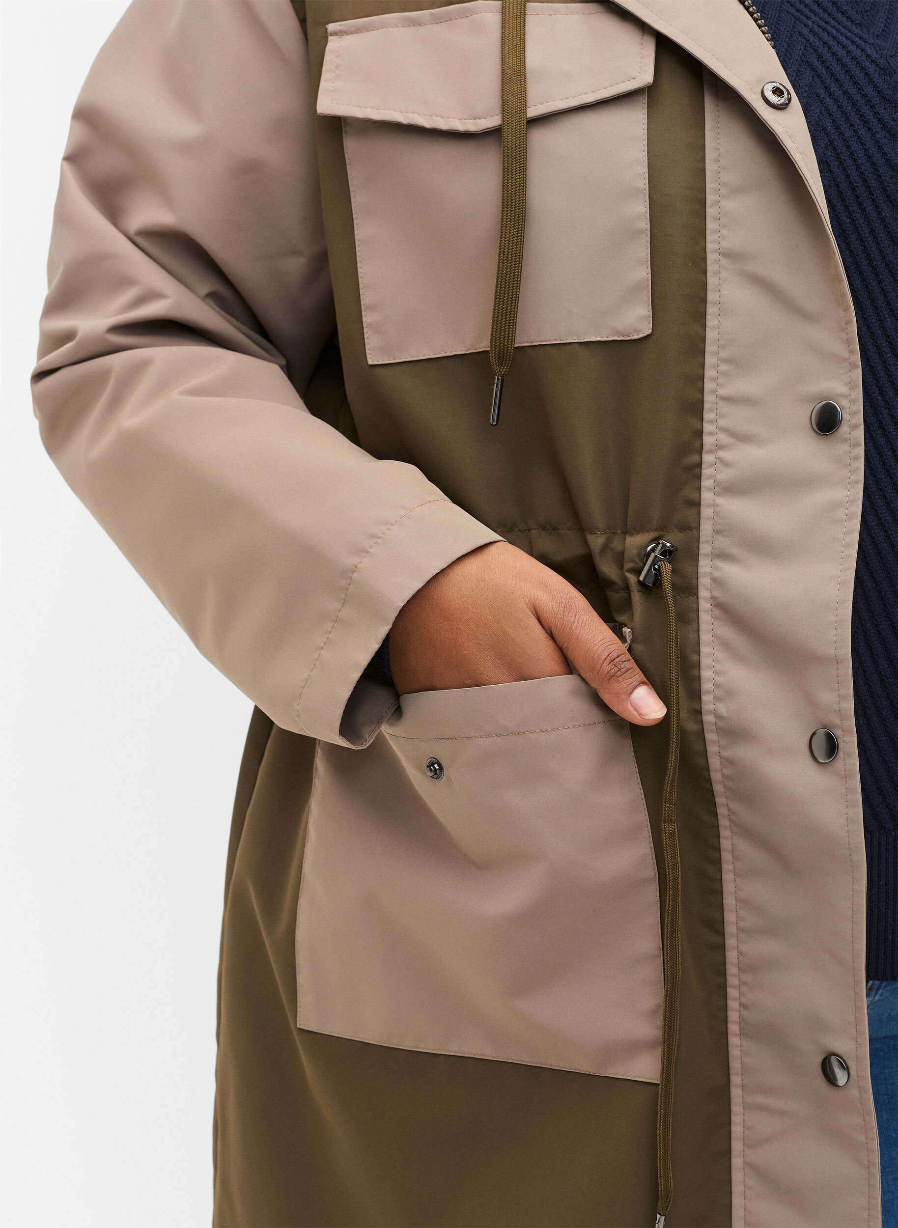 Zizzi Veste contrast&eacute;e avec poches, Dark Olive Comb., Model image number 2